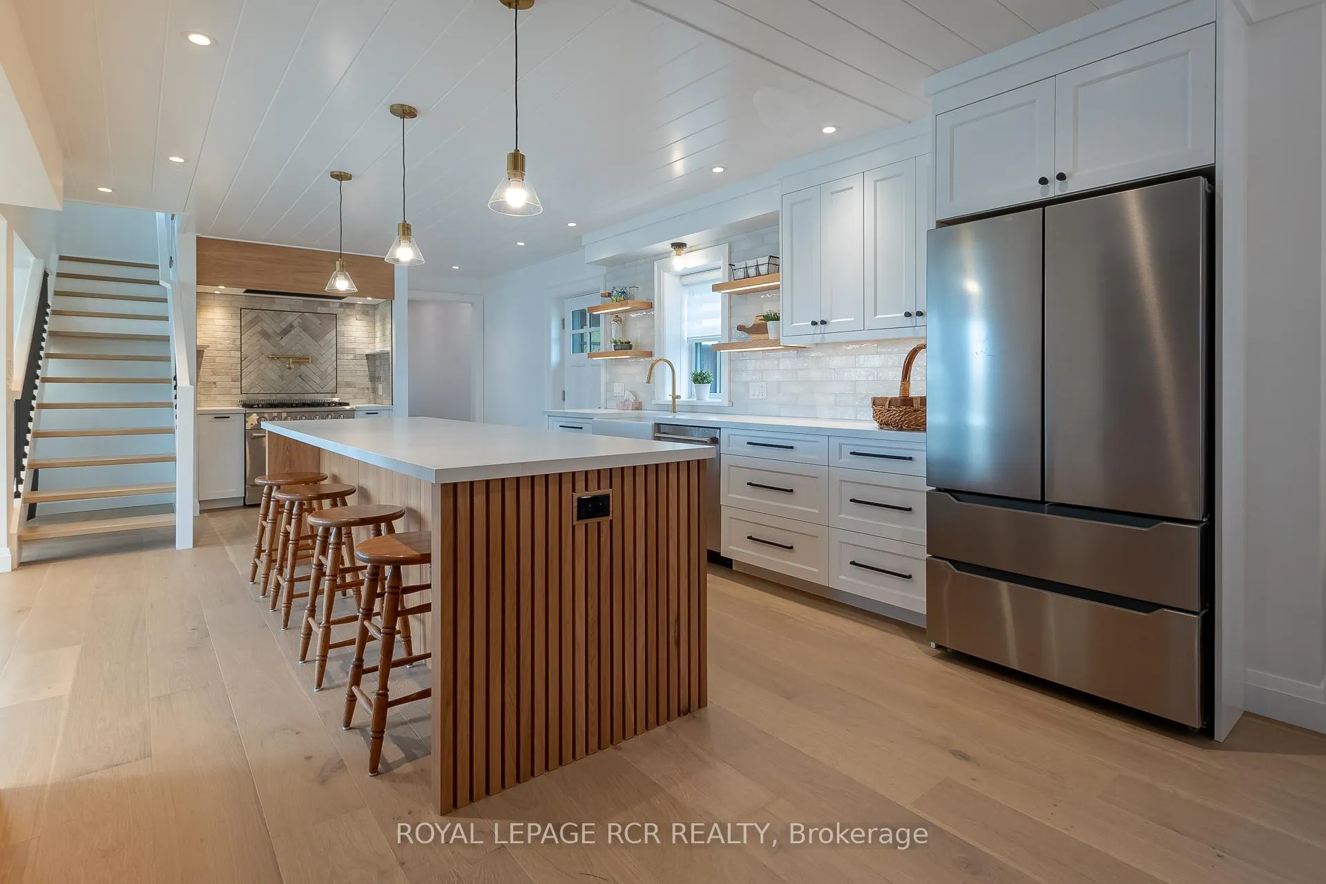 Photo 5 of 37 Wellington Street E, Clearview, Creemore — HOMEH