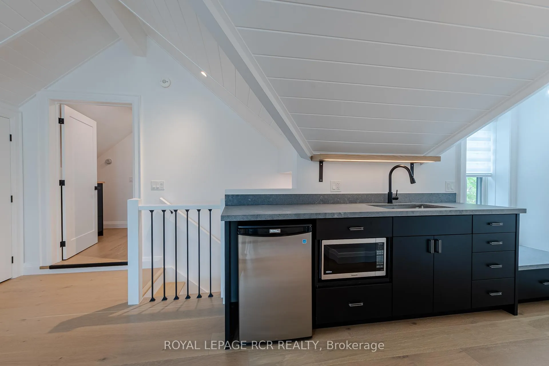 Photo 17 of 37 Wellington Street E, Clearview, Creemore — HOMEH