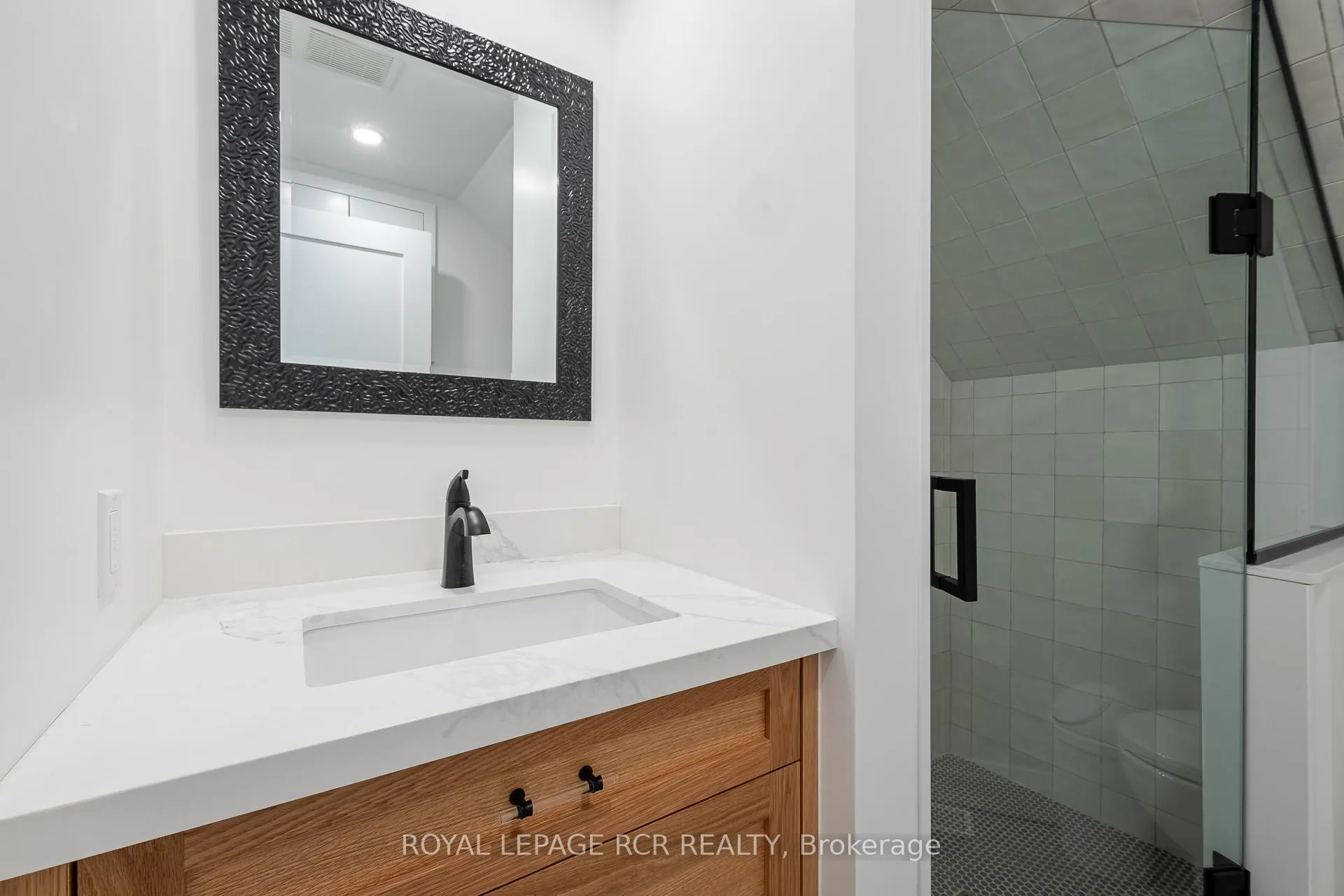 Photo 19 of 37 Wellington Street E, Clearview, Creemore — HOMEH