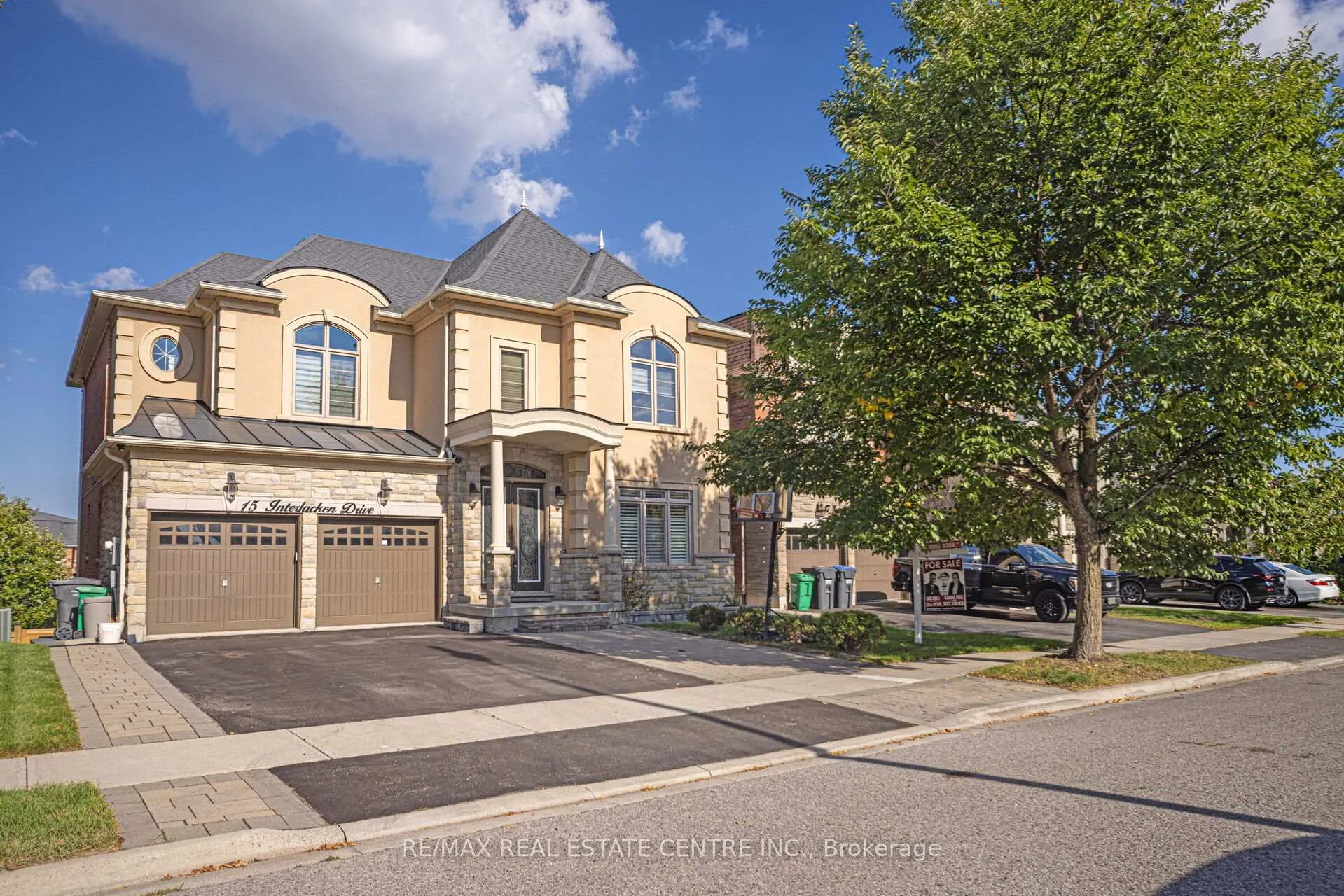 Photo 2 of 15 Interlacken Drive, Brampton, Credit Valley — HOMEH