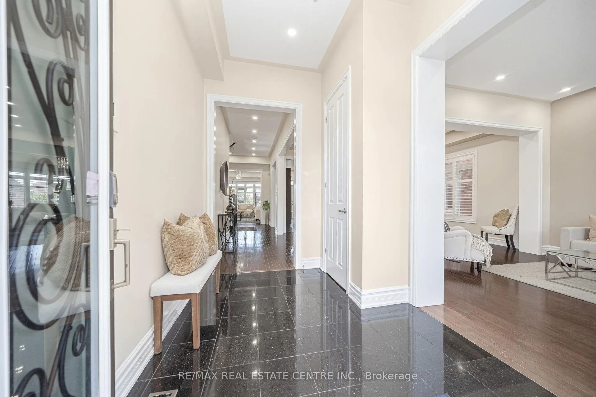 Photo 5 of 15 Interlacken Drive, Brampton, Credit Valley — HOMEH
