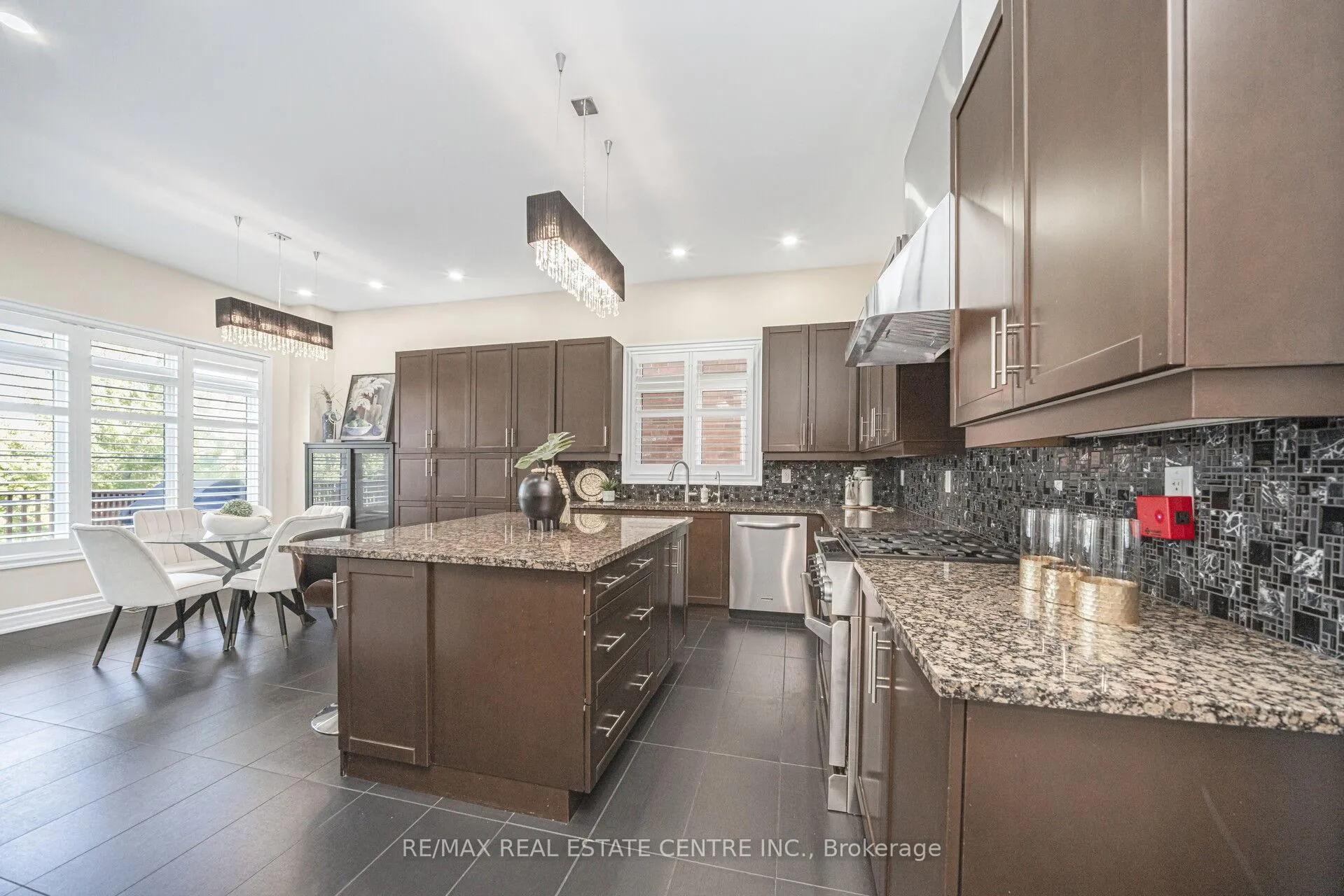 Photo 13 of 15 Interlacken Drive, Brampton, Credit Valley — HOMEH