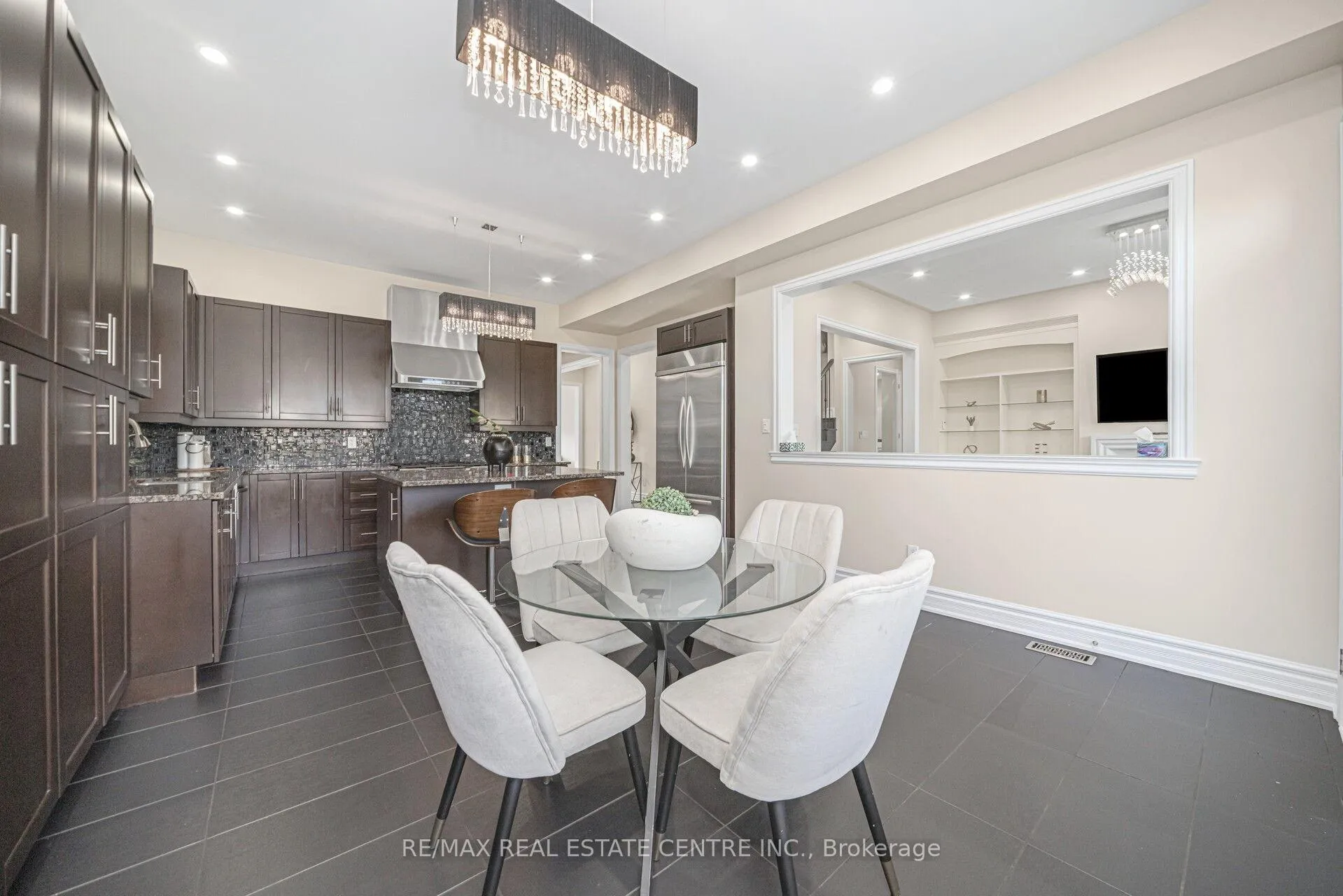 Photo 16 of 15 Interlacken Drive, Brampton, Credit Valley — HOMEH