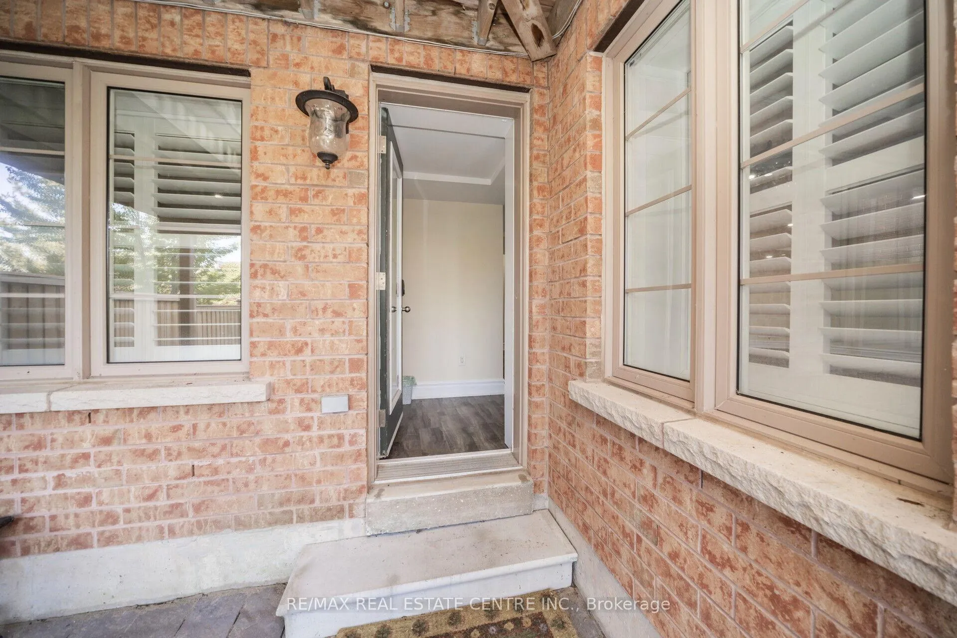 Photo 39 of 15 Interlacken Drive, Brampton, Credit Valley — HOMEH