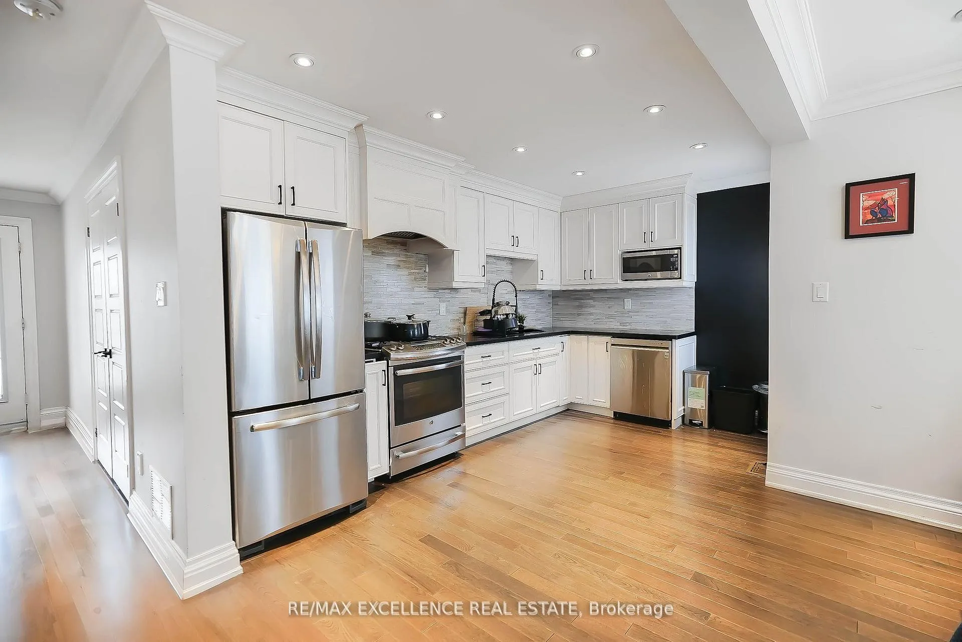 Photo 2 of 206 Drummond Drive, Vaughan, Maple — HOMEH