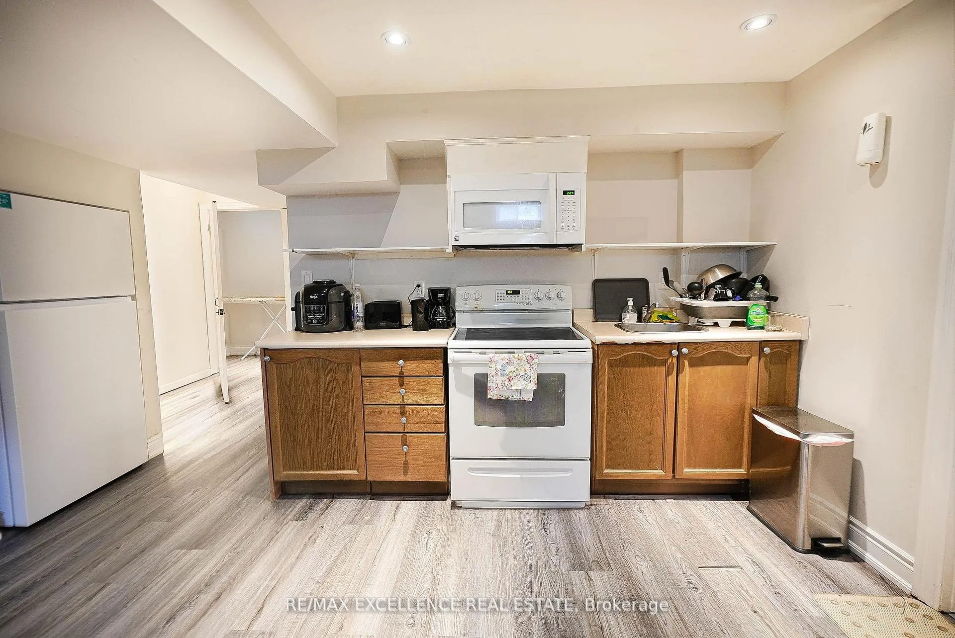 Photo 8 of 206 Drummond Drive, Vaughan, Maple — HOMEH