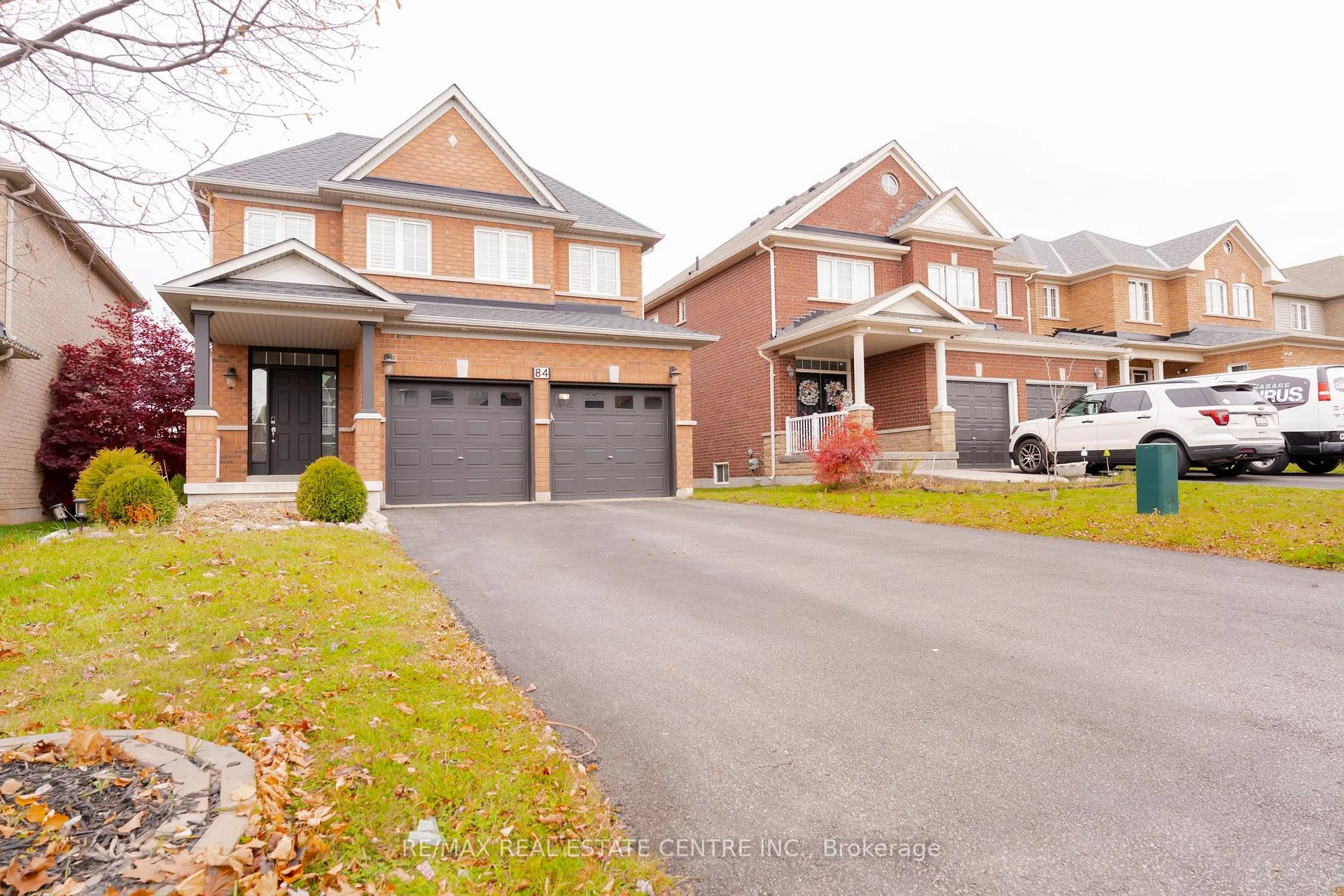Photo 2 of 84 Monarchy Street, Barrie, Innis-Shore — HOMEH