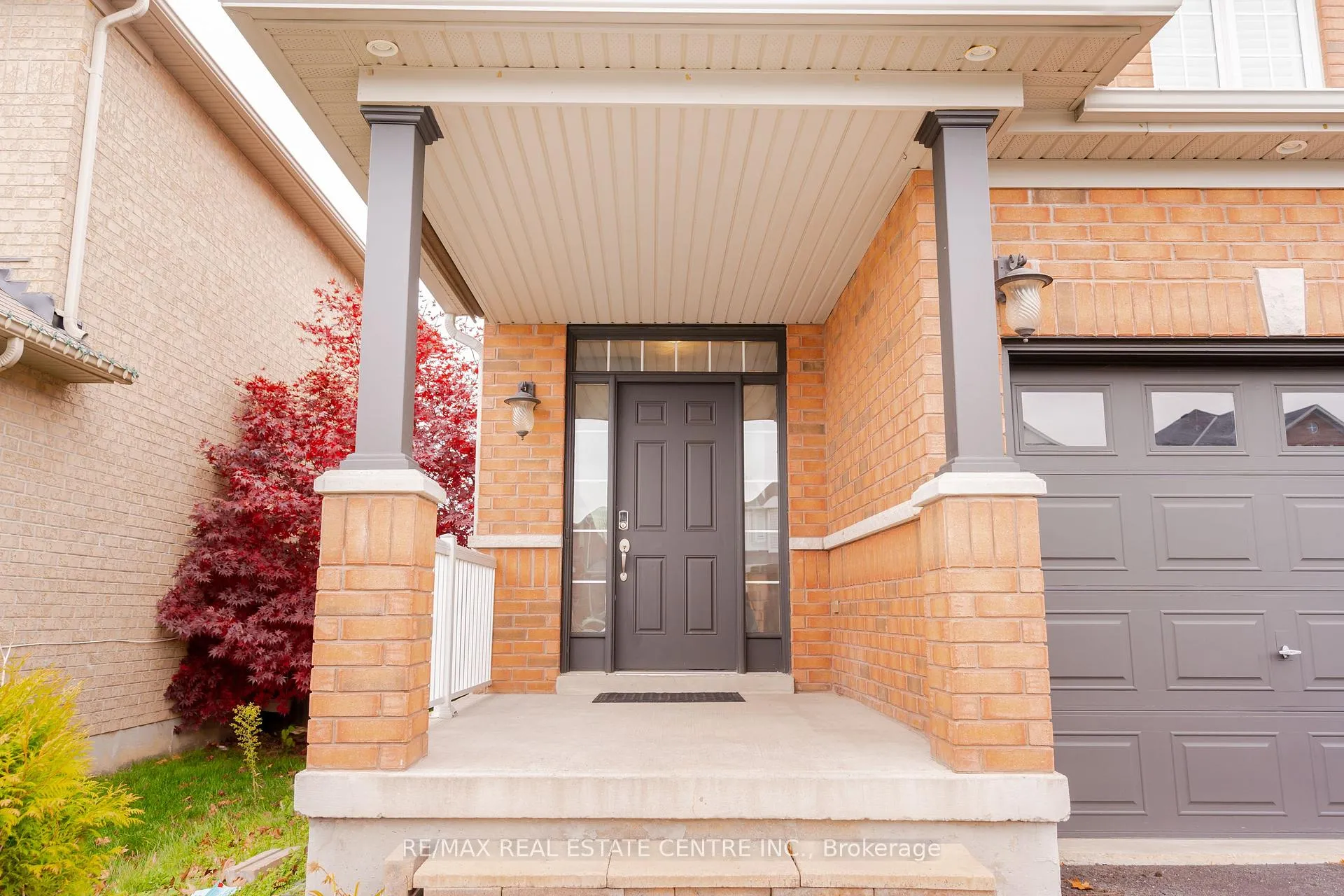 Photo 3 of 84 Monarchy Street, Barrie, Innis-Shore — HOMEH