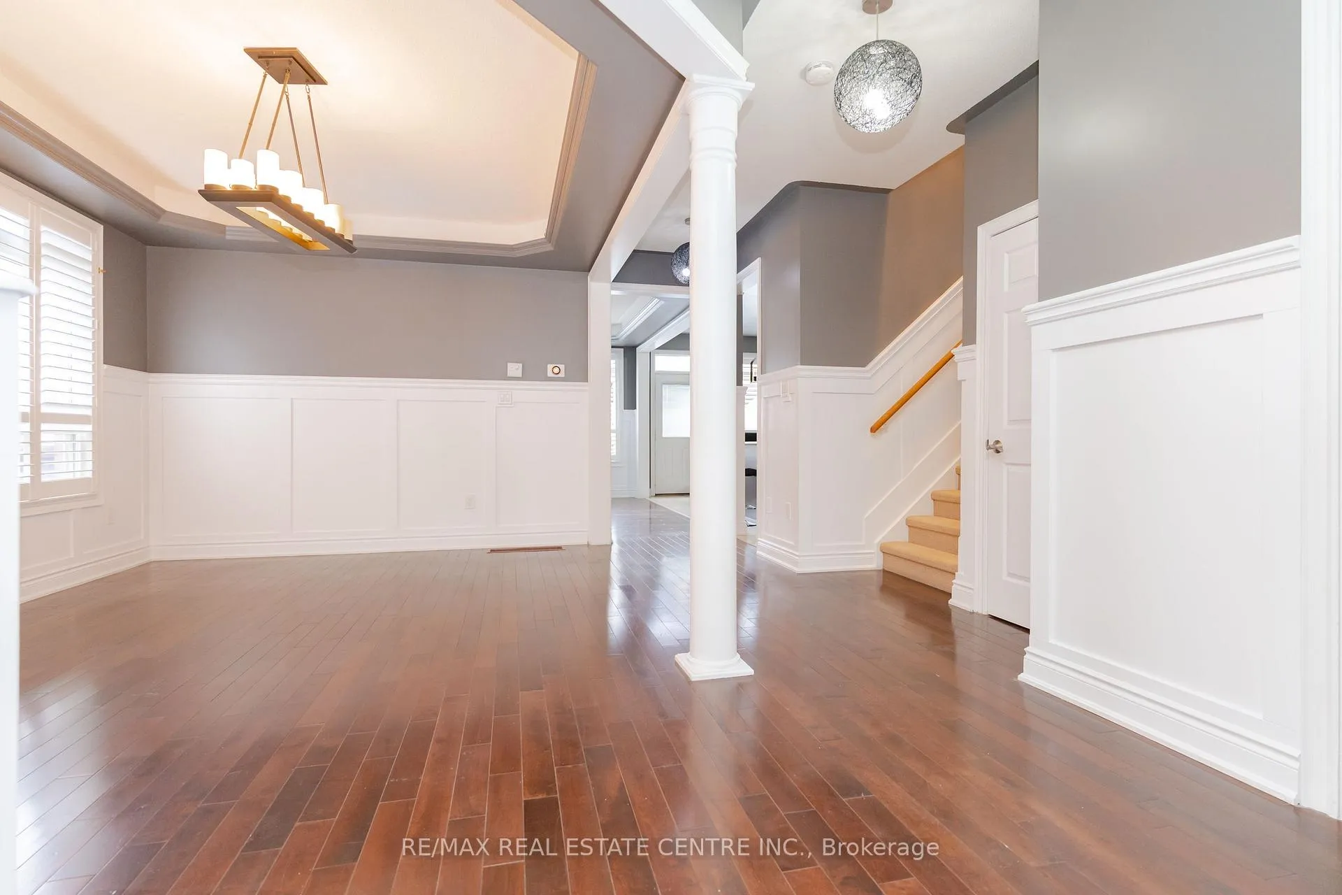 Photo 5 of 84 Monarchy Street, Barrie, Innis-Shore — HOMEH