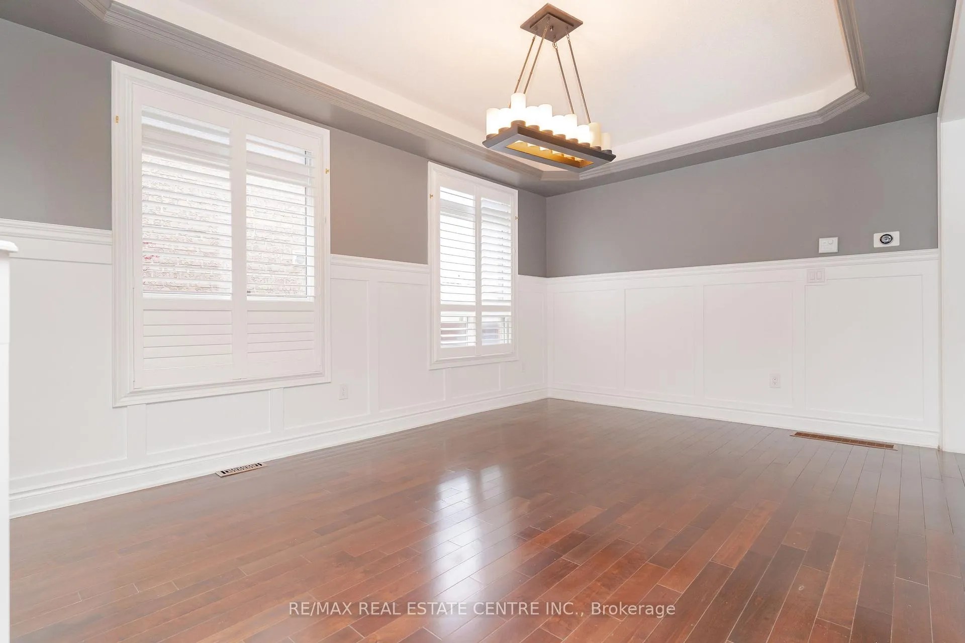 Photo 6 of 84 Monarchy Street, Barrie, Innis-Shore — HOMEH