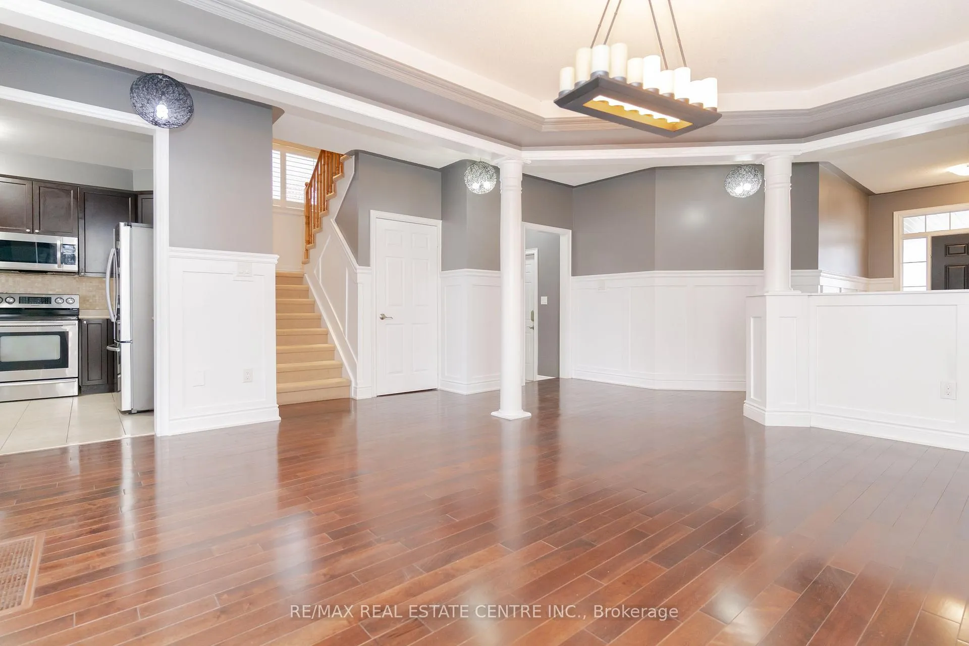 Photo 7 of 84 Monarchy Street, Barrie, Innis-Shore — HOMEH