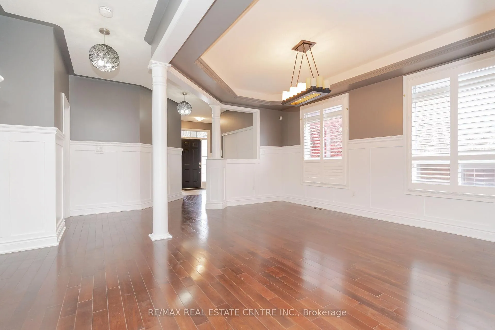 Photo 8 of 84 Monarchy Street, Barrie, Innis-Shore — HOMEH
