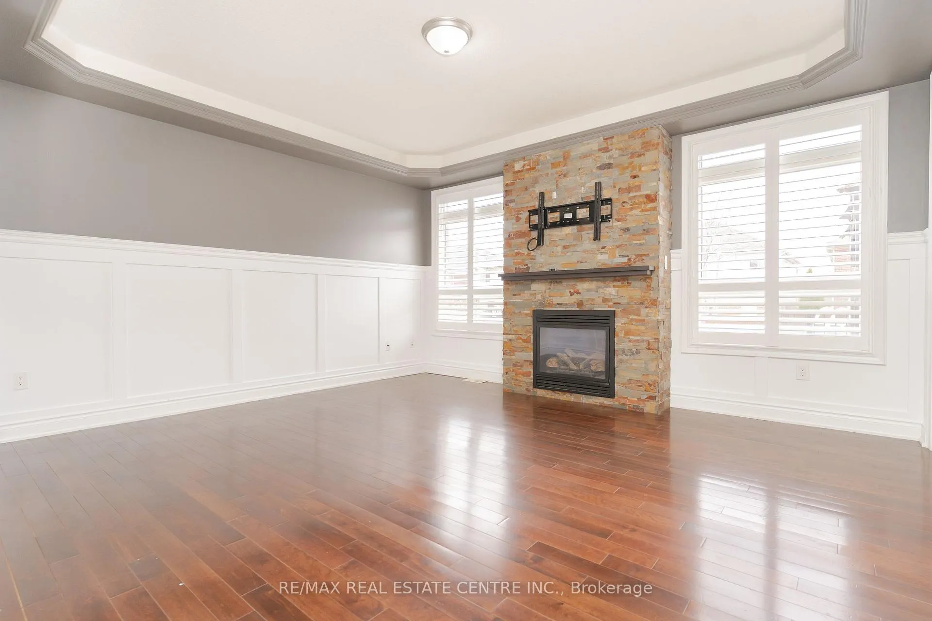Photo 9 of 84 Monarchy Street, Barrie, Innis-Shore — HOMEH