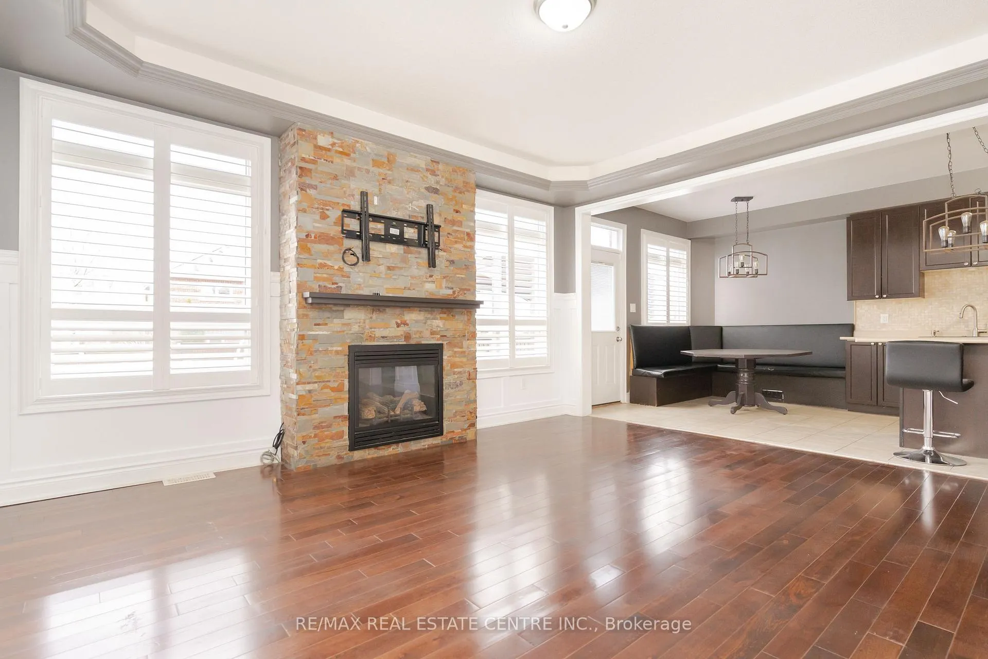 Photo 10 of 84 Monarchy Street, Barrie, Innis-Shore — HOMEH