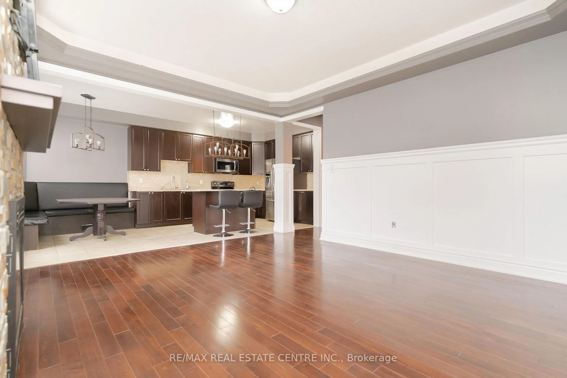 Photo 11 of 84 Monarchy Street, Barrie, Innis-Shore — HOMEH