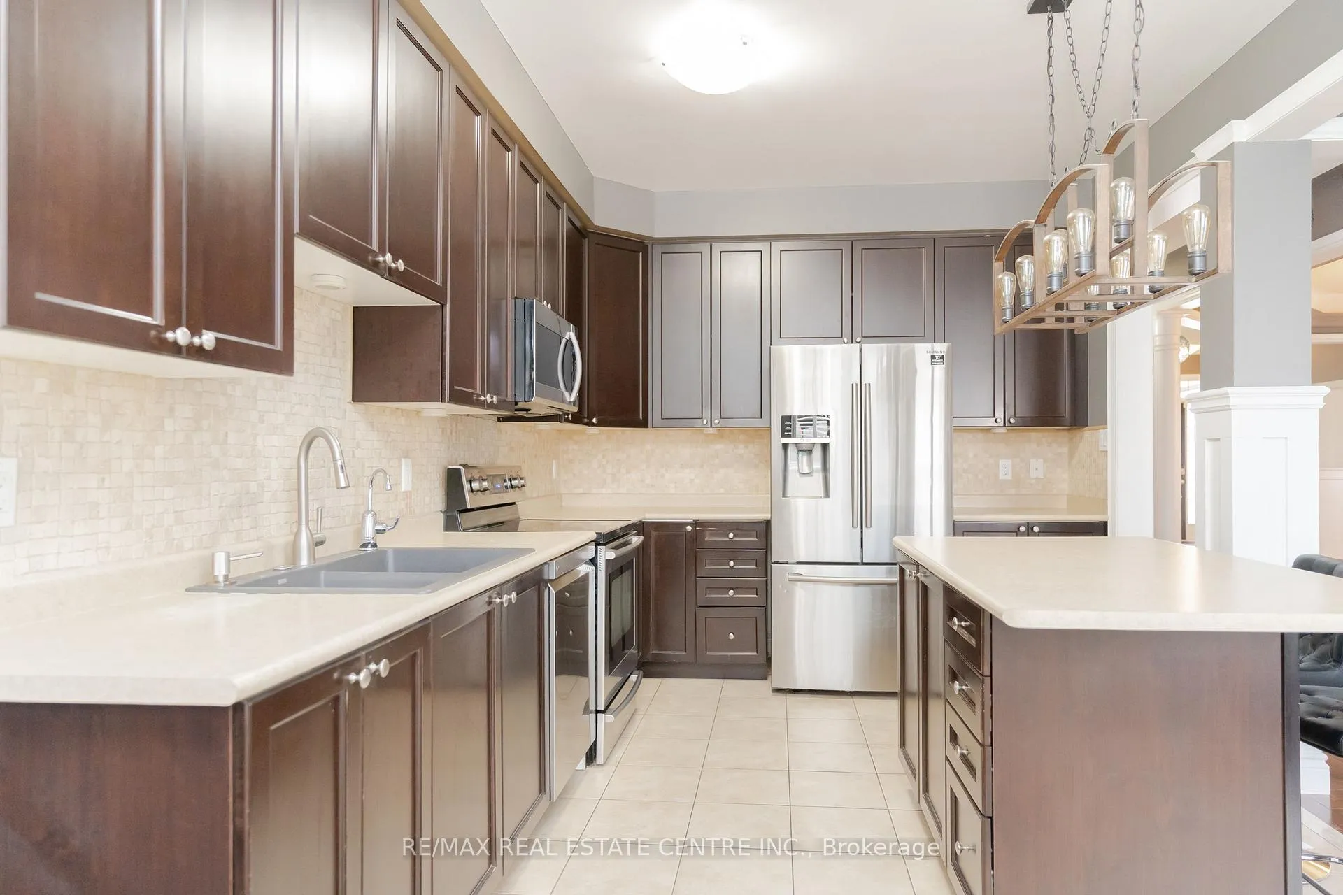 Photo 12 of 84 Monarchy Street, Barrie, Innis-Shore — HOMEH