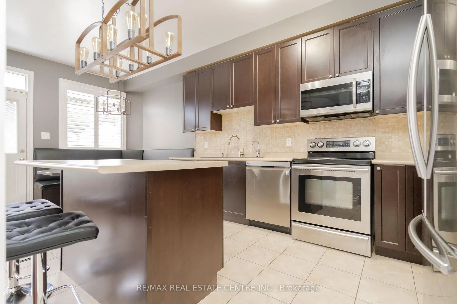 Photo 14 of 84 Monarchy Street, Barrie, Innis-Shore — HOMEH