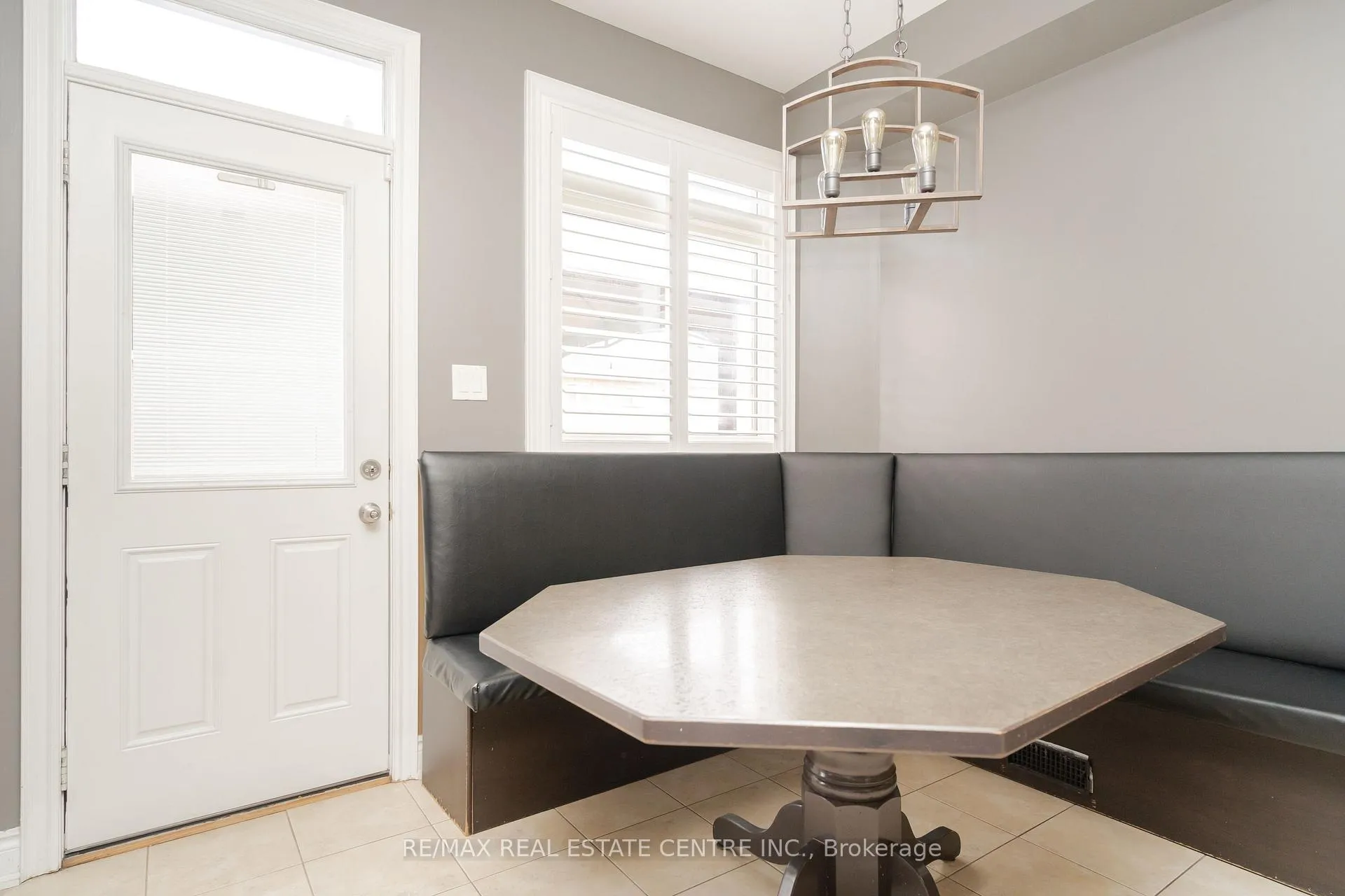Photo 16 of 84 Monarchy Street, Barrie, Innis-Shore — HOMEH