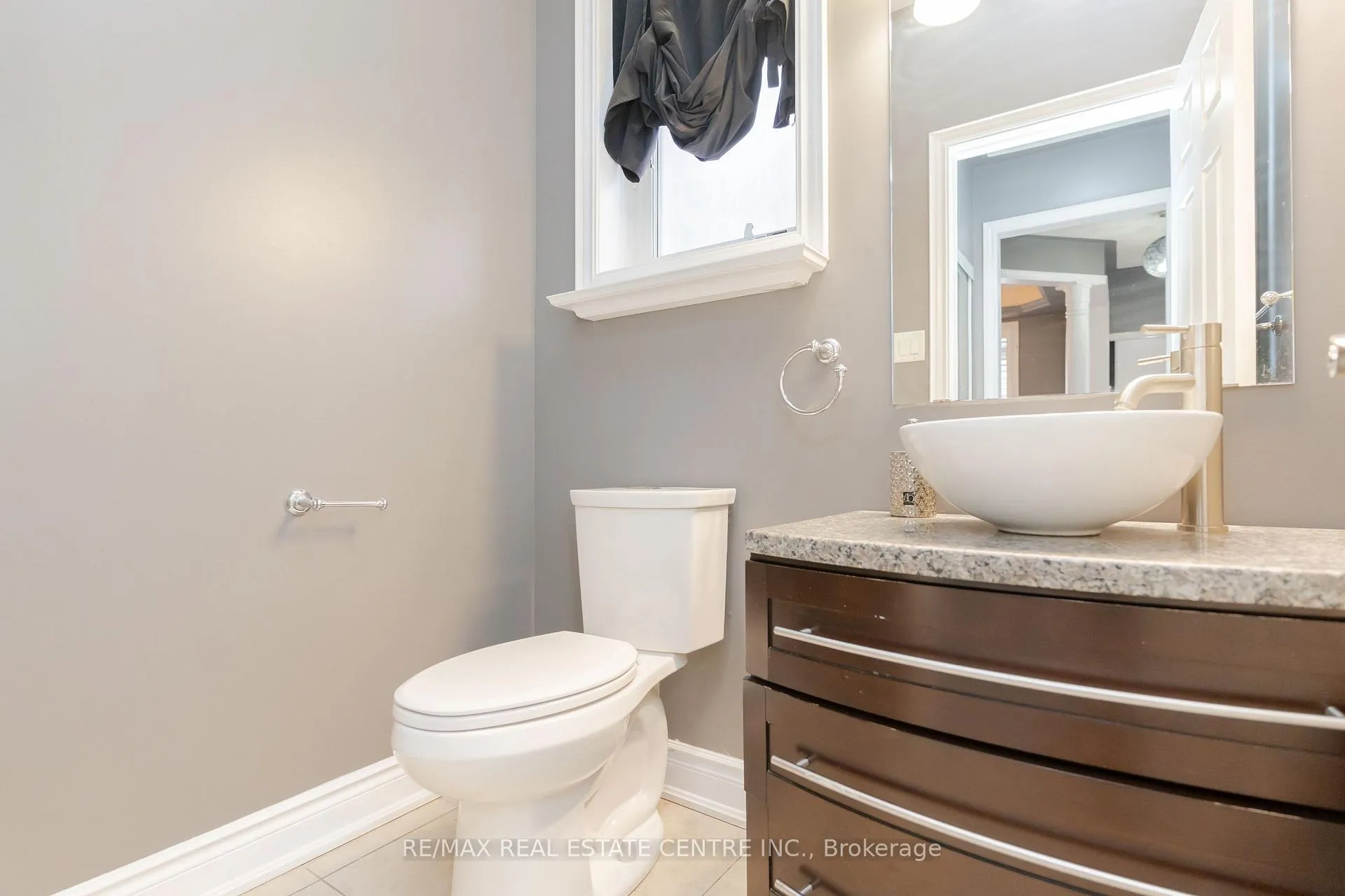 Photo 18 of 84 Monarchy Street, Barrie, Innis-Shore — HOMEH