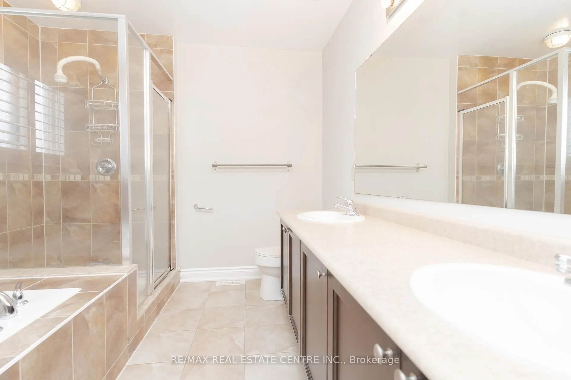 Photo 23 of 84 Monarchy Street, Barrie, Innis-Shore — HOMEH