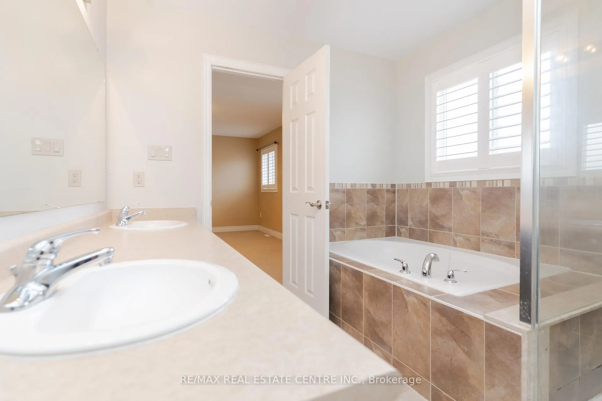 Photo 24 of 84 Monarchy Street, Barrie, Innis-Shore — HOMEH