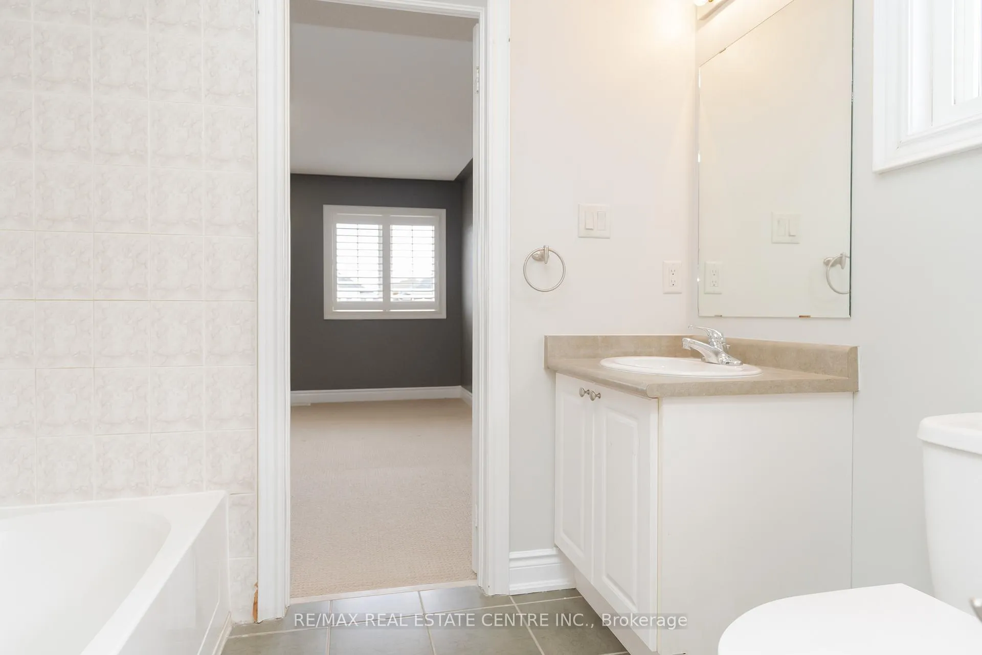 Photo 26 of 84 Monarchy Street, Barrie, Innis-Shore — HOMEH
