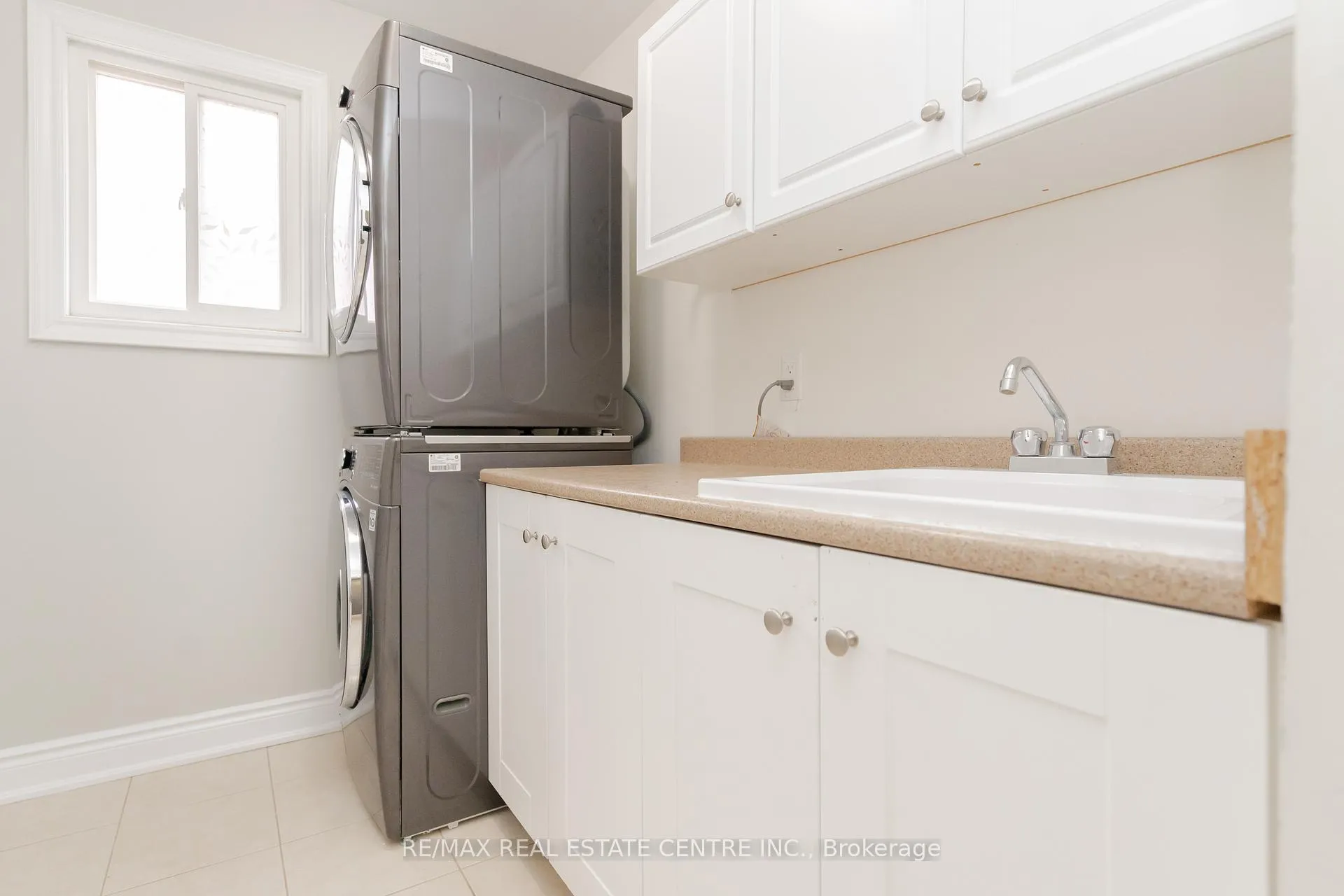 Photo 32 of 84 Monarchy Street, Barrie, Innis-Shore — HOMEH