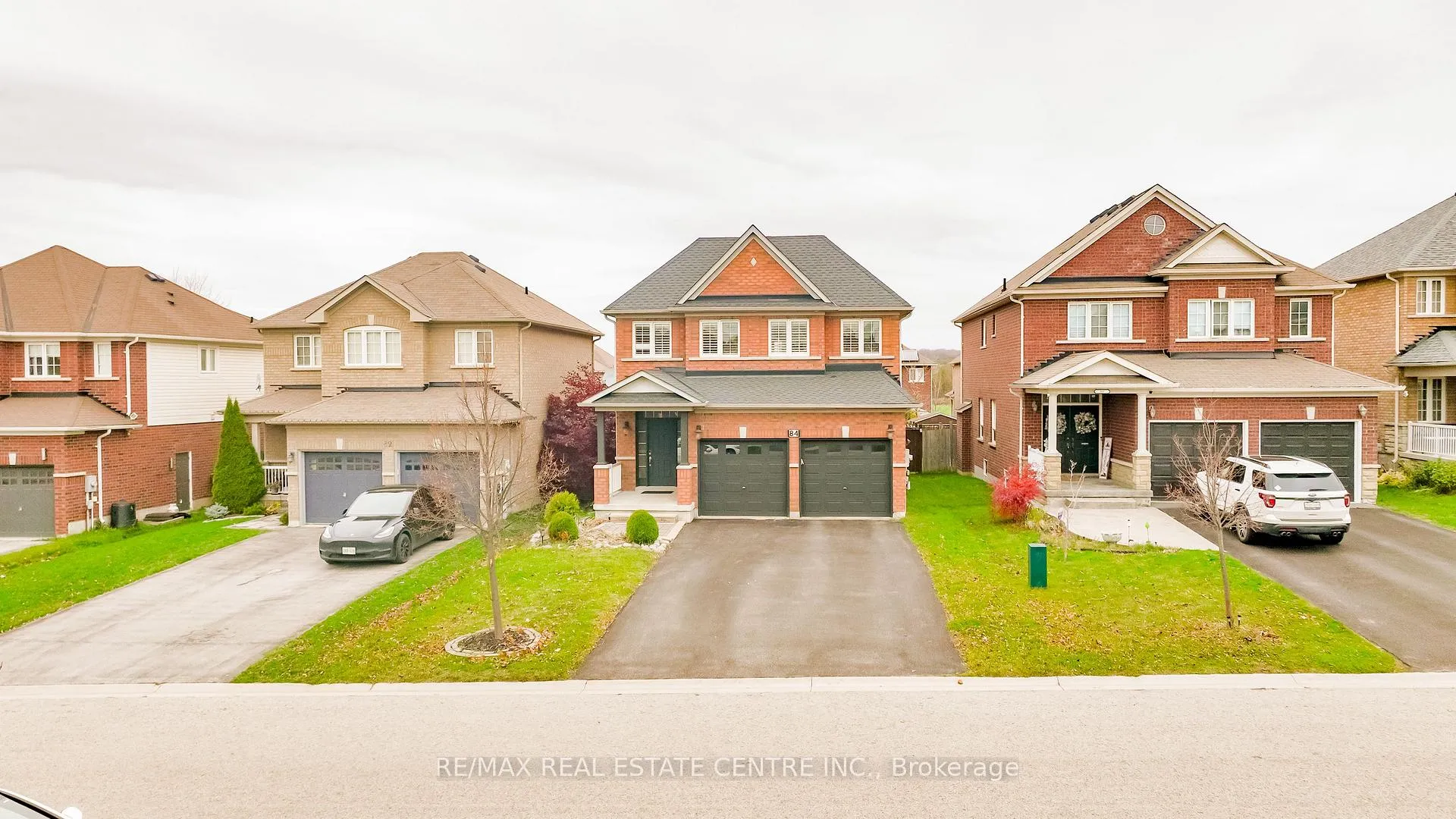 Photo 38 of 84 Monarchy Street, Barrie, Innis-Shore — HOMEH