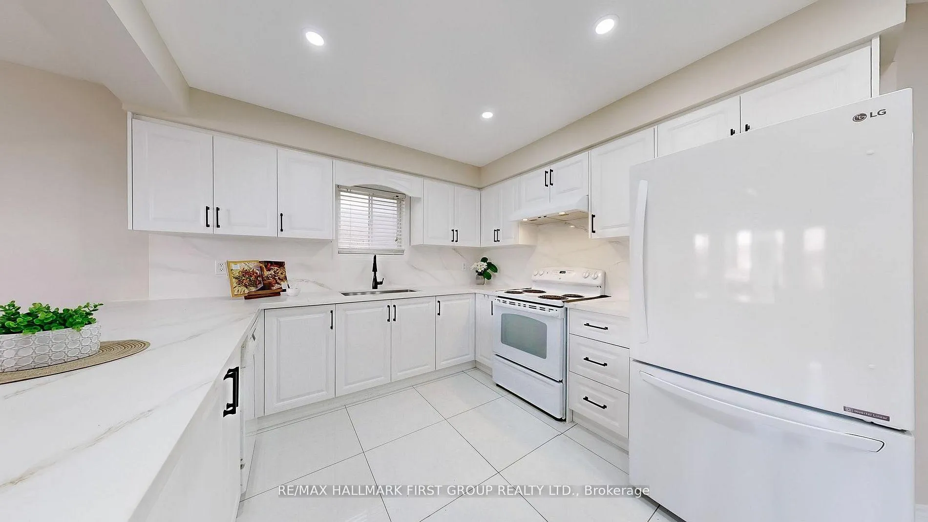 Photo 12 of 1552 Avonmore Square, Pickering, Town Centre — HOMEH