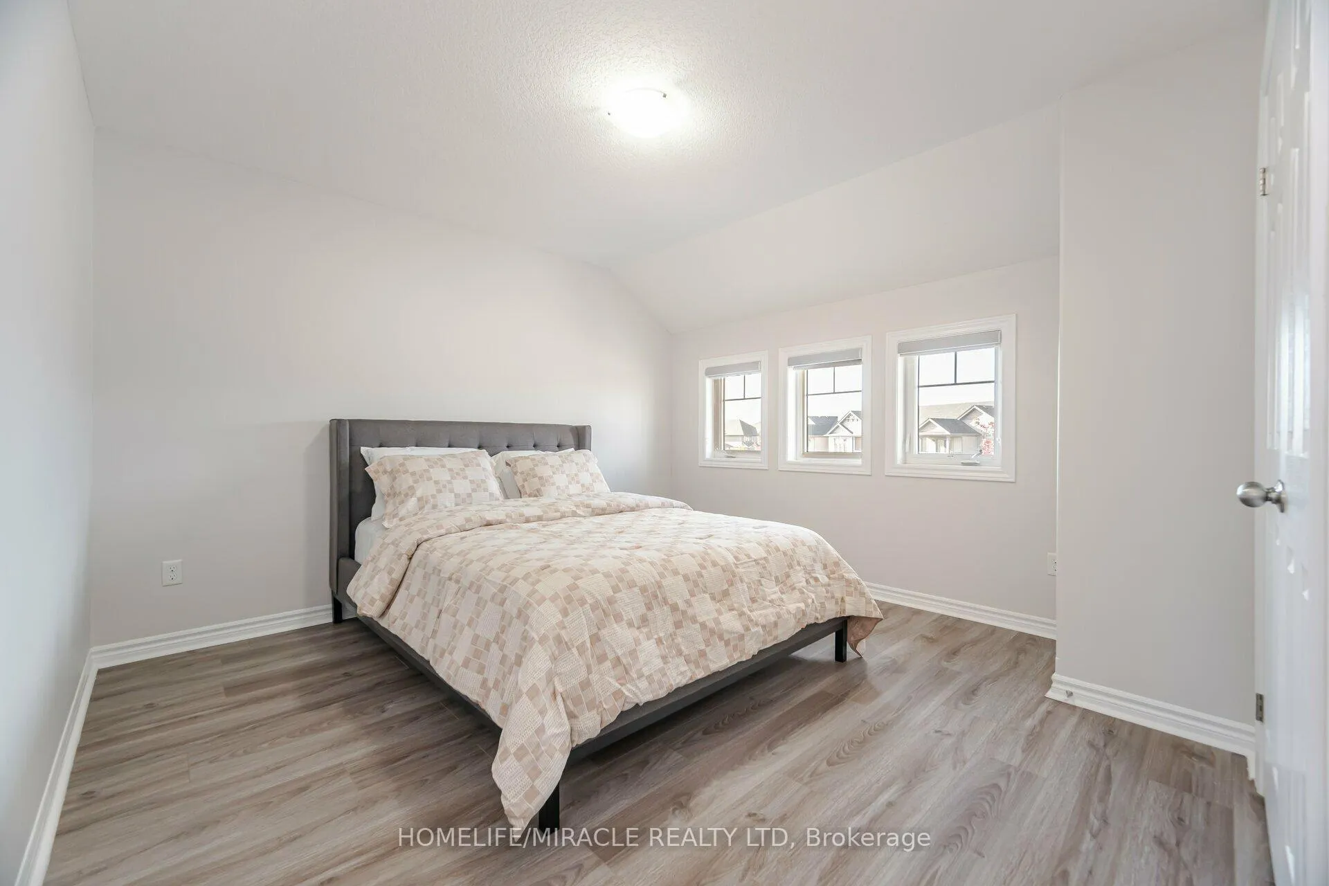 Photo 24 of 63 Netherwood Road, Kitchener — HOMEH