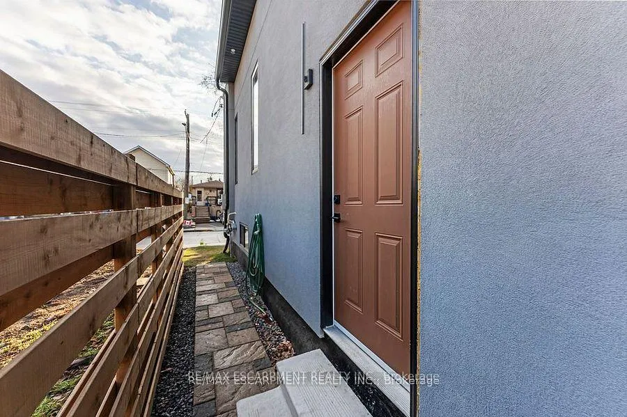 Photo 5 of 209 Grenfell Street, Hamilton, Crown Point — HOMEH
