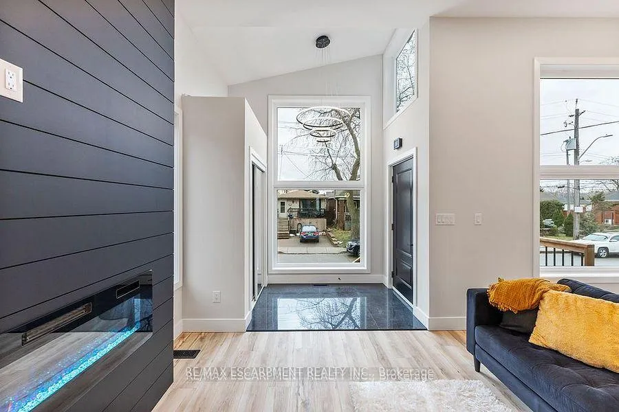 Photo 12 of 209 Grenfell Street, Hamilton, Crown Point — HOMEH