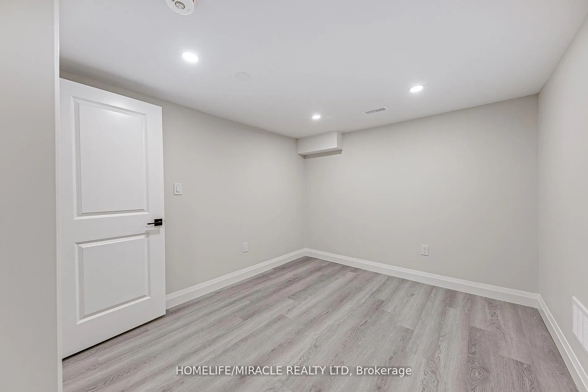 Photo 18 of 48 Walnut Street, New Tecumseth, Alliston — HOMEH