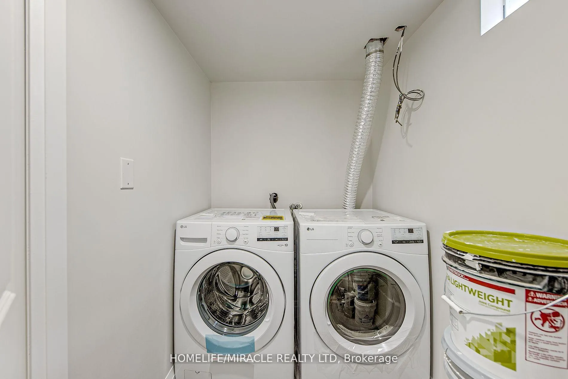 Photo 20 of 48 Walnut Street, New Tecumseth, Alliston — HOMEH