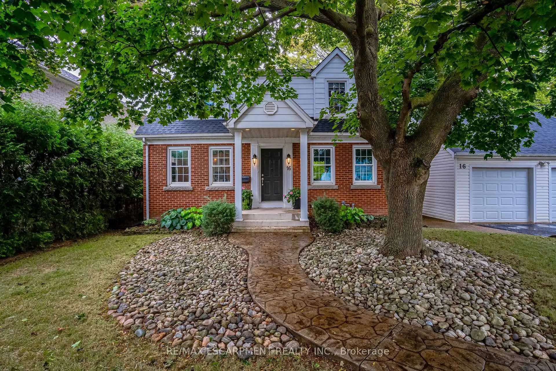 Photo 1 of 16 Durham Road, Hamilton, Stoney Creek — HOMEH
