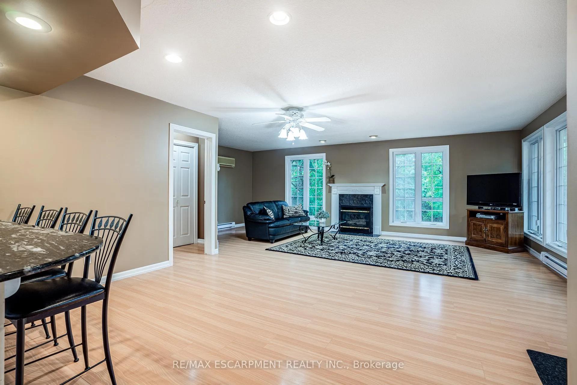 Photo 10 of 16 Durham Road, Hamilton, Stoney Creek — HOMEH