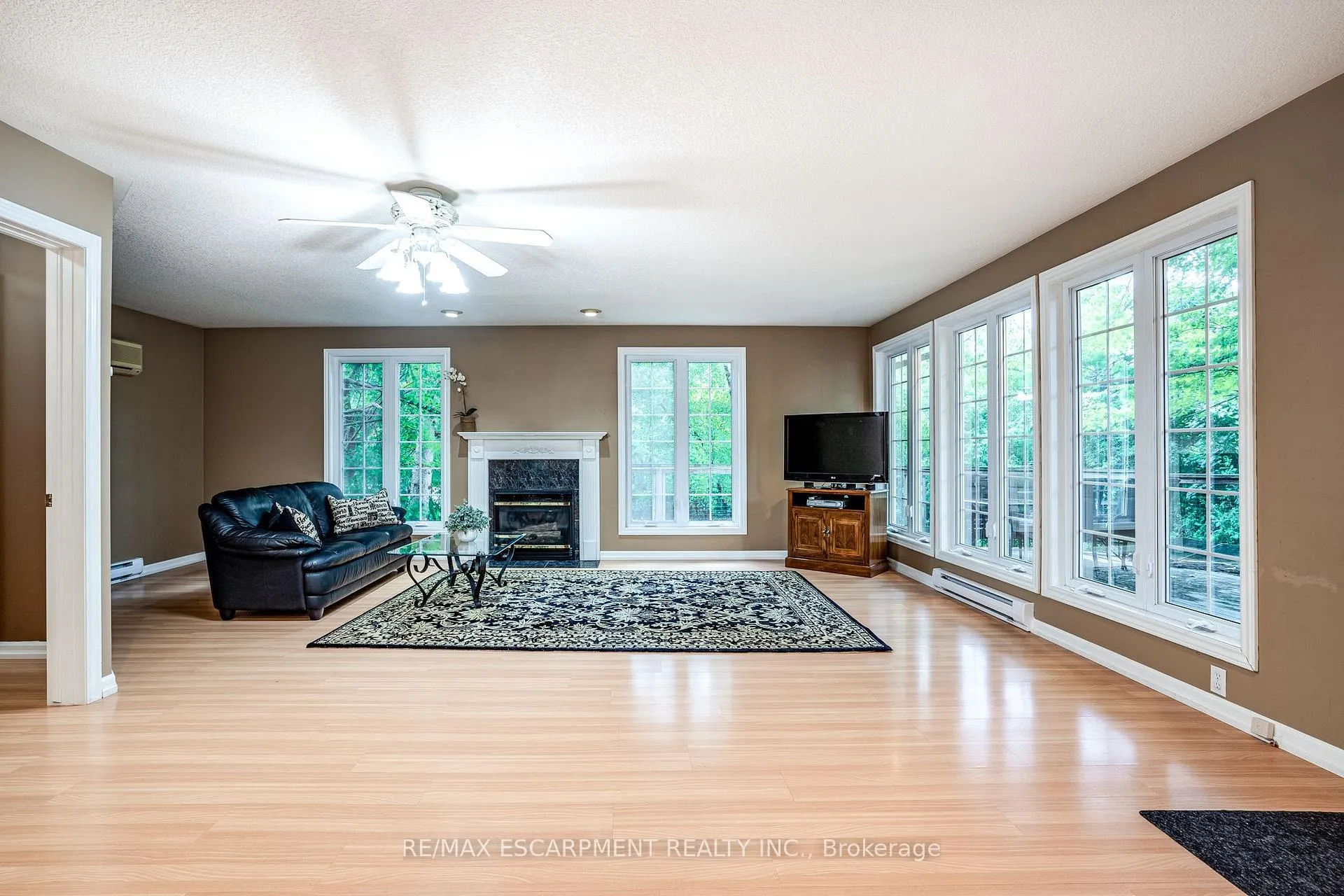 Photo 11 of 16 Durham Road, Hamilton, Stoney Creek — HOMEH