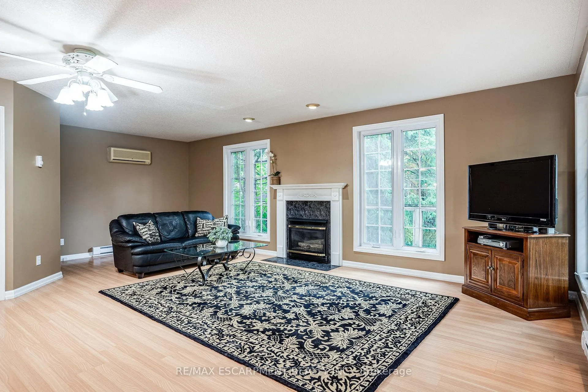 Photo 13 of 16 Durham Road, Hamilton, Stoney Creek — HOMEH