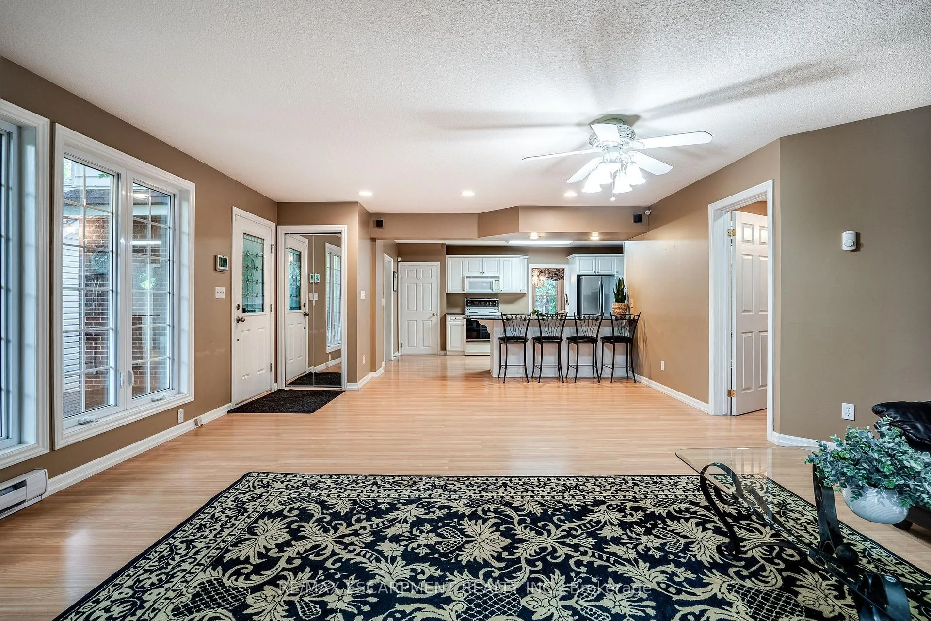 Photo 14 of 16 Durham Road, Hamilton, Stoney Creek — HOMEH