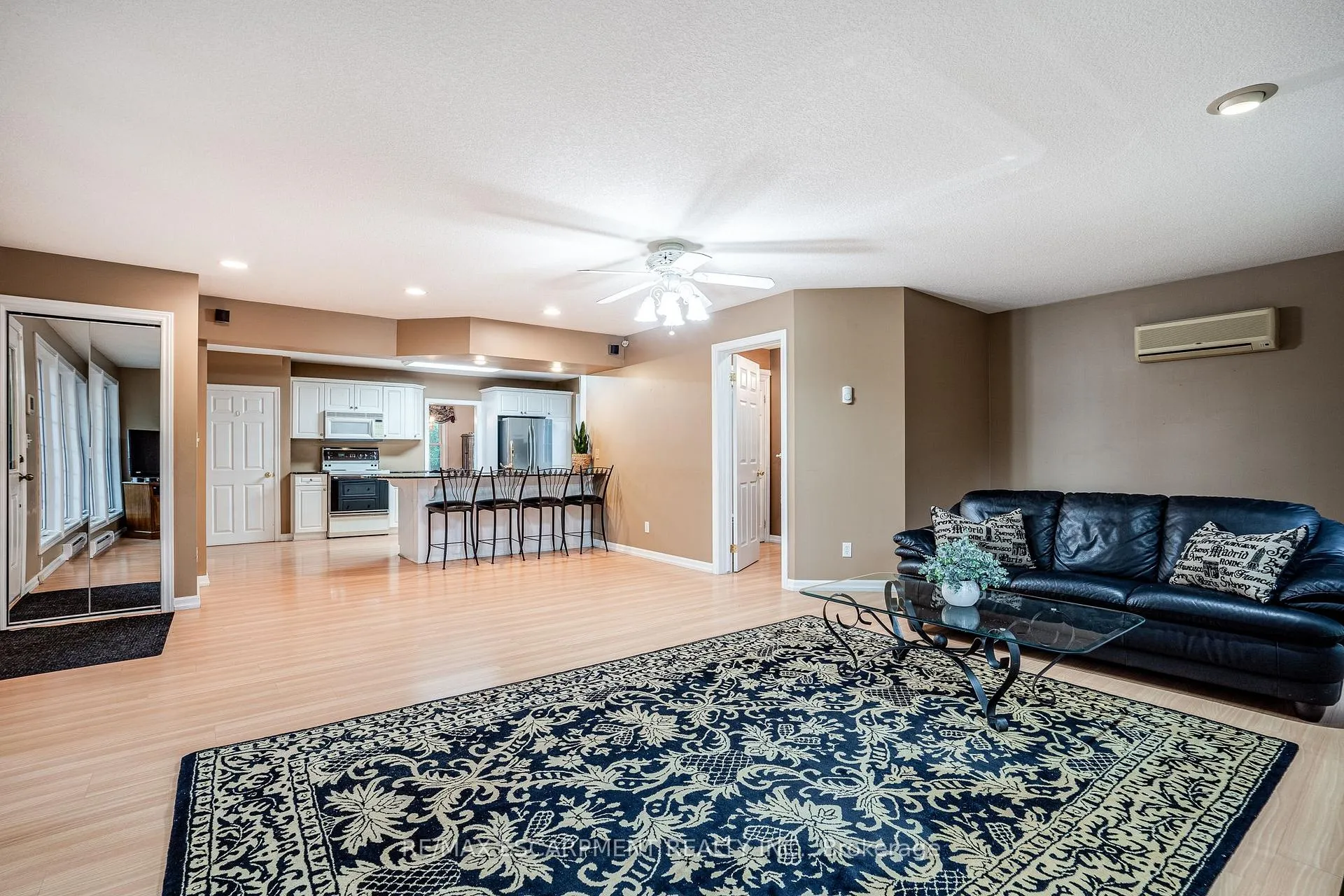 Photo 16 of 16 Durham Road, Hamilton, Stoney Creek — HOMEH