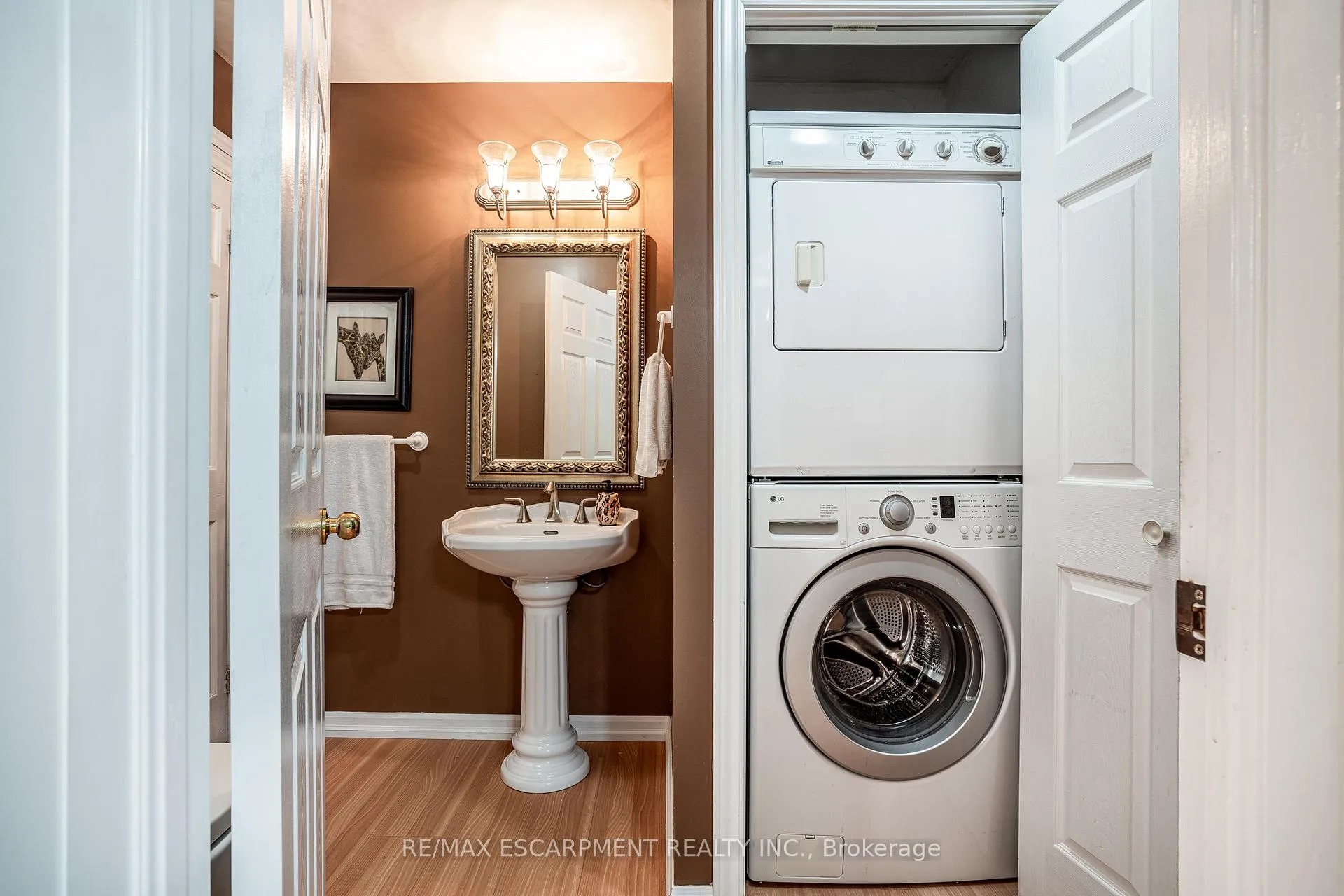 Photo 18 of 16 Durham Road, Hamilton, Stoney Creek — HOMEH