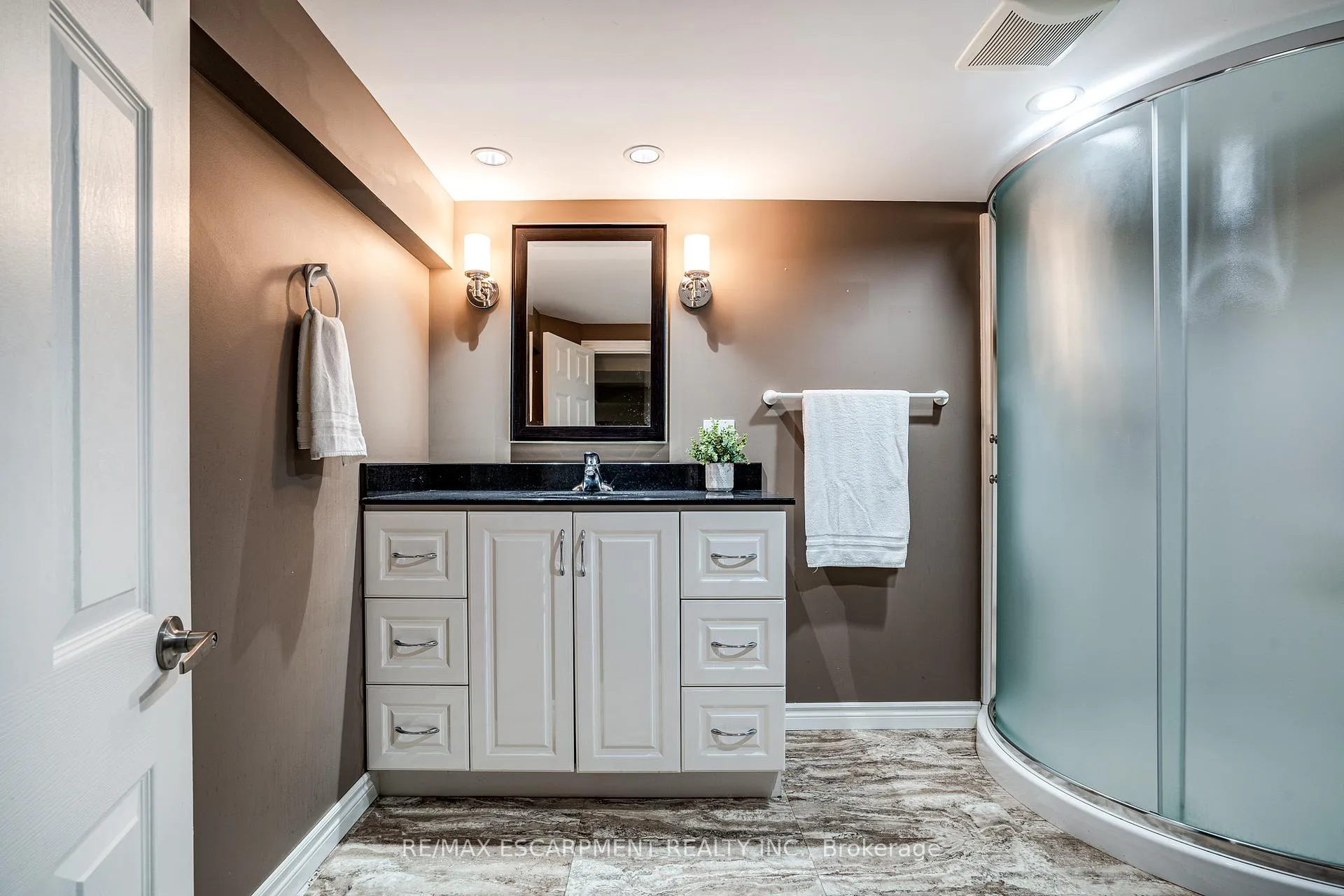 Photo 27 of 16 Durham Road, Hamilton, Stoney Creek — HOMEH