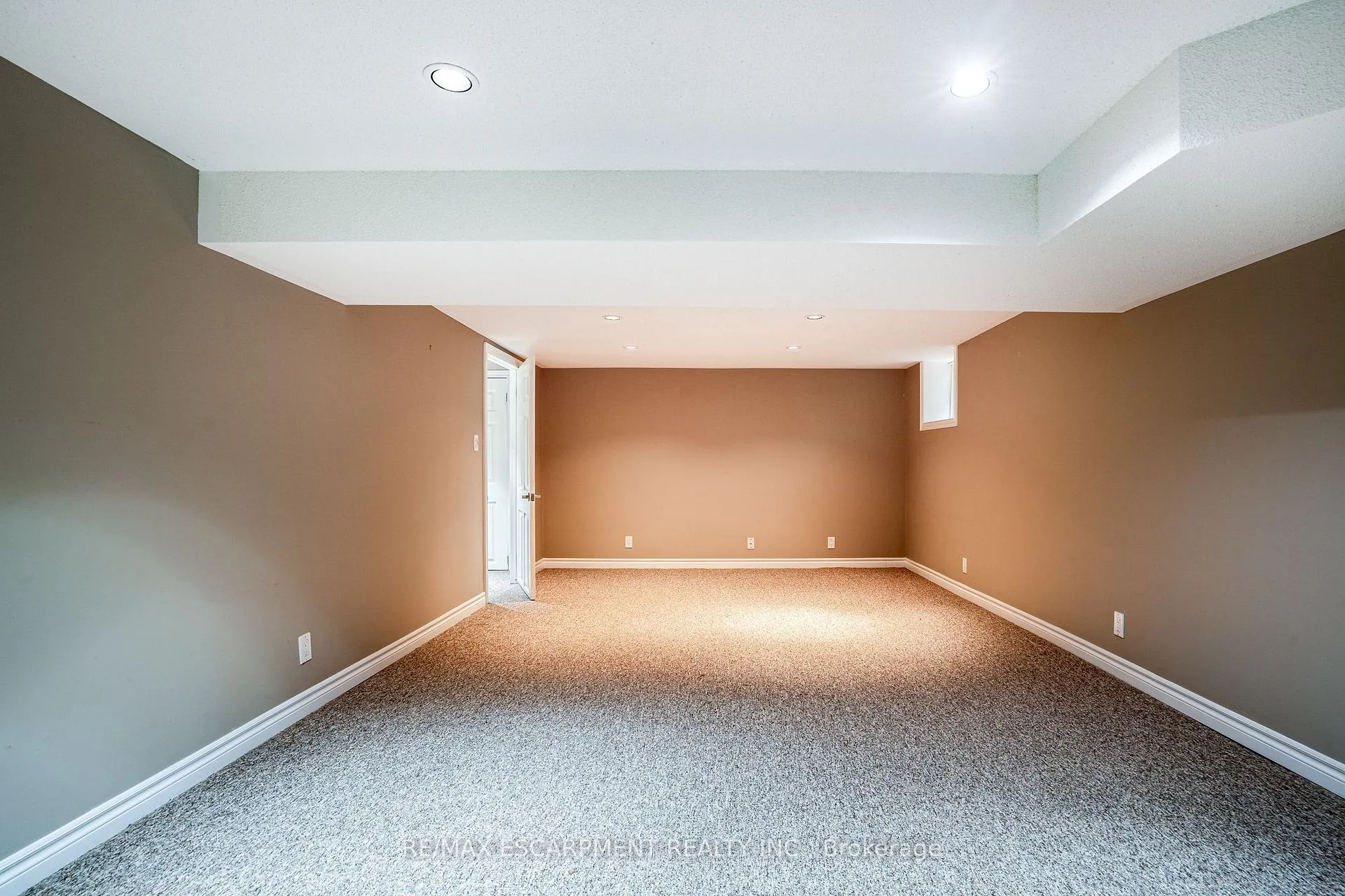 Photo 29 of 16 Durham Road, Hamilton, Stoney Creek — HOMEH