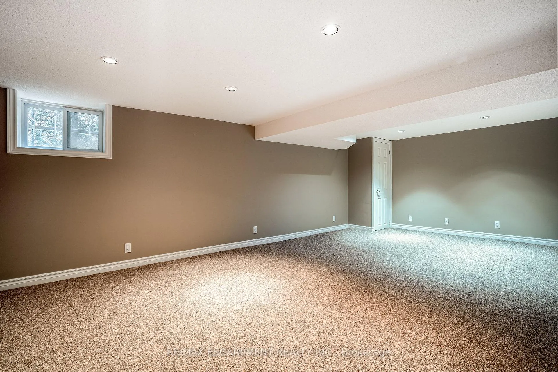 Photo 30 of 16 Durham Road, Hamilton, Stoney Creek — HOMEH