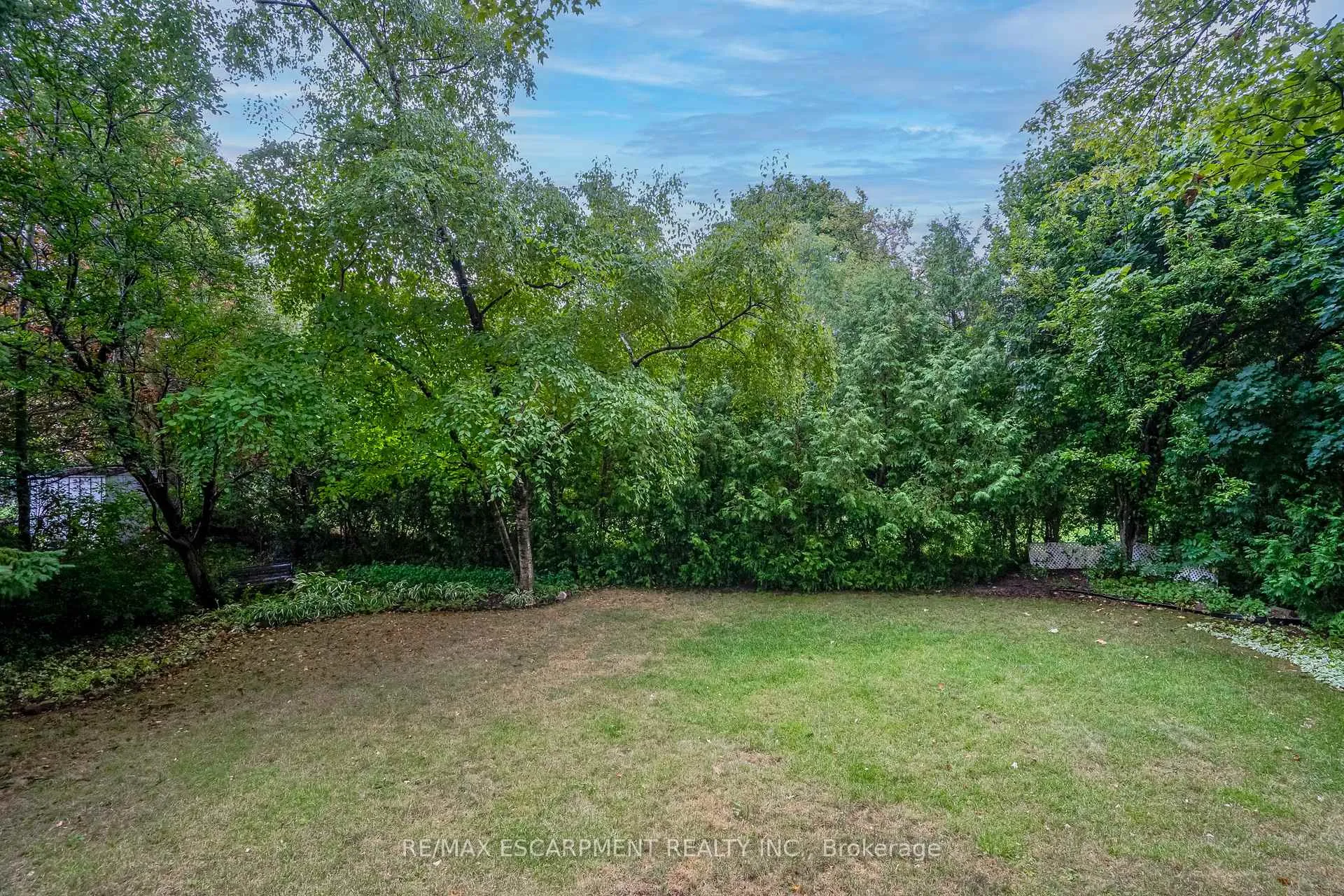 Photo 36 of 16 Durham Road, Hamilton, Stoney Creek — HOMEH