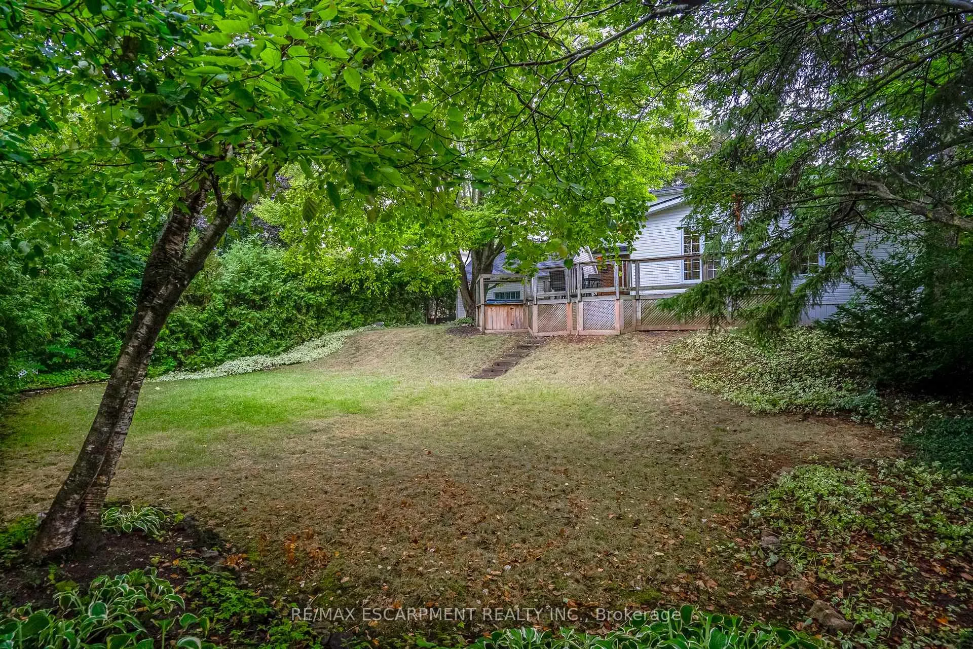 Photo 37 of 16 Durham Road, Hamilton, Stoney Creek — HOMEH