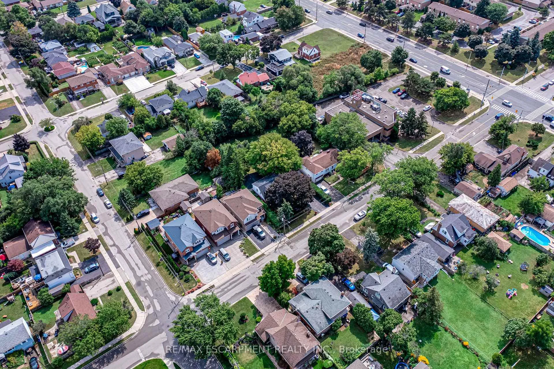 Photo 39 of 16 Durham Road, Hamilton, Stoney Creek — HOMEH