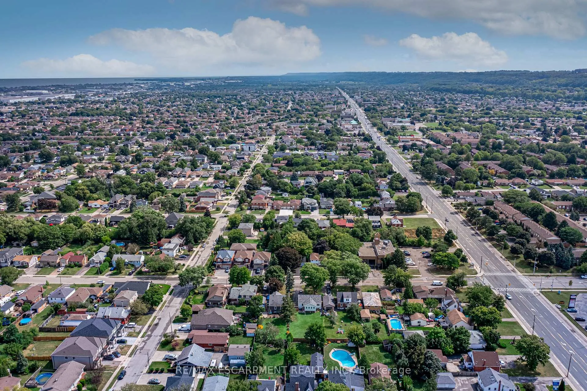 Photo 40 of 16 Durham Road, Hamilton, Stoney Creek — HOMEH
