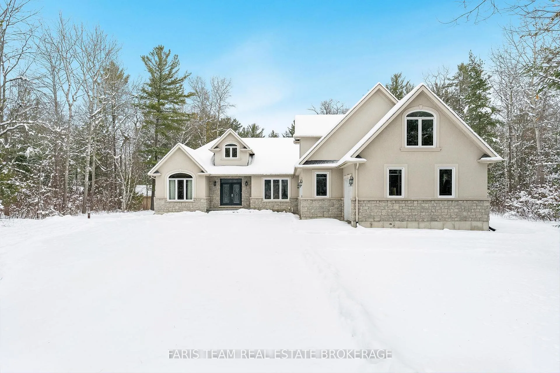 Front of 138 Knox Road E