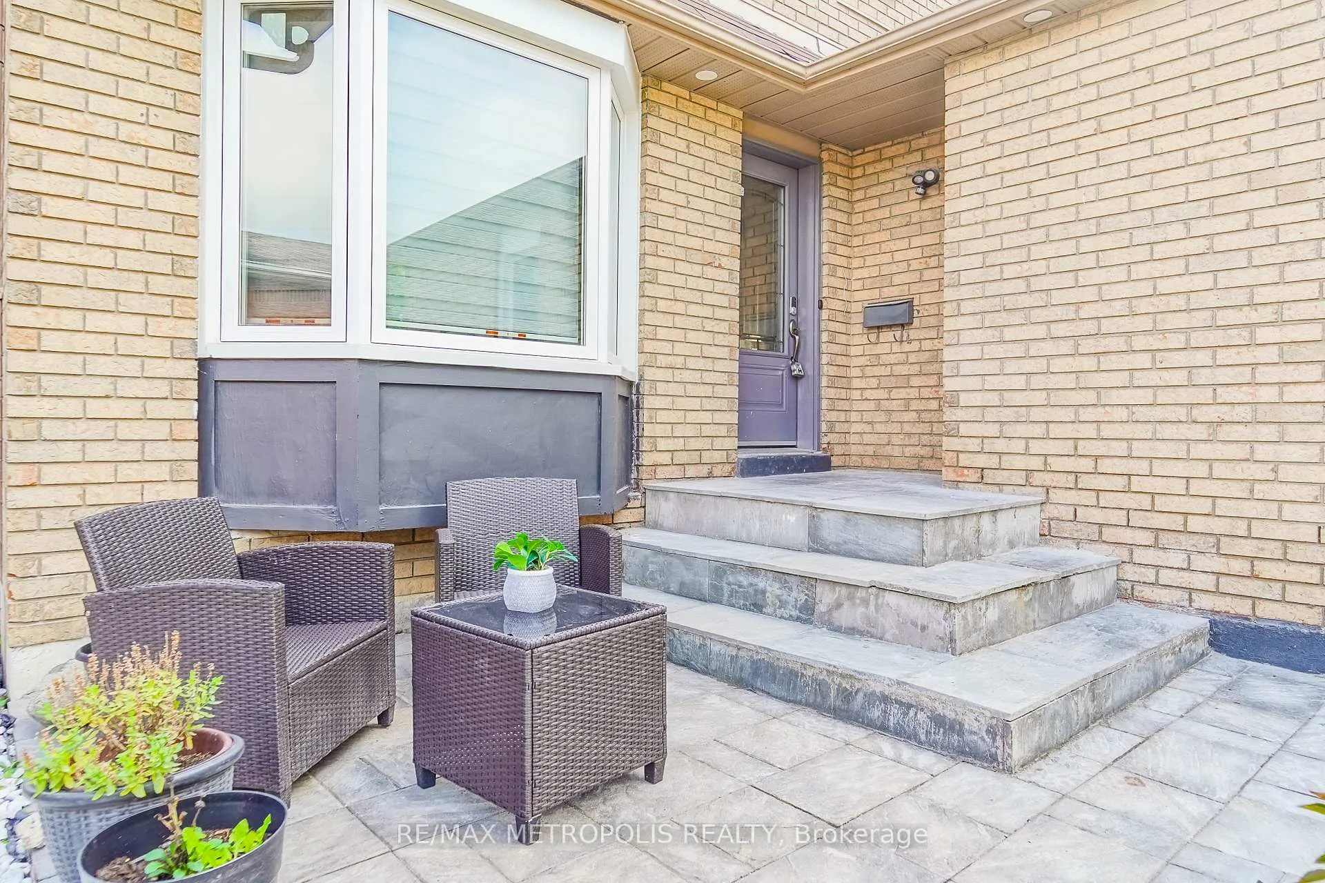 Photo 3 of 285 Senator Street, Pickering, Highbush — HOMEH